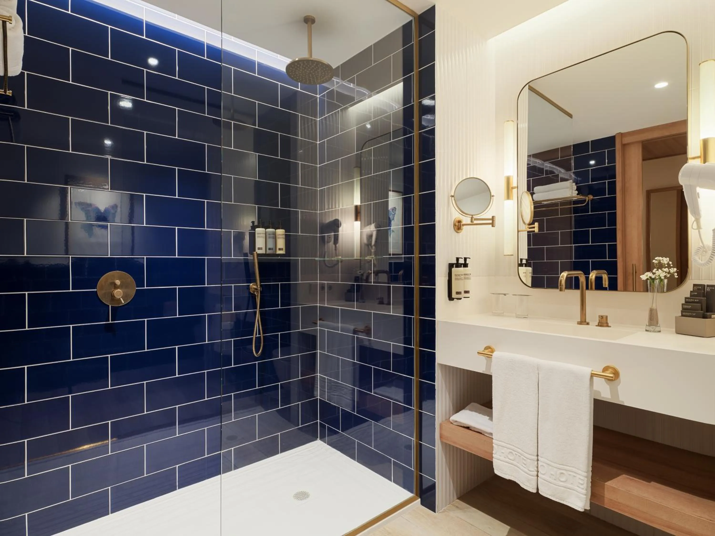 Bathroom in H10 Porto Poniente 4* Sup