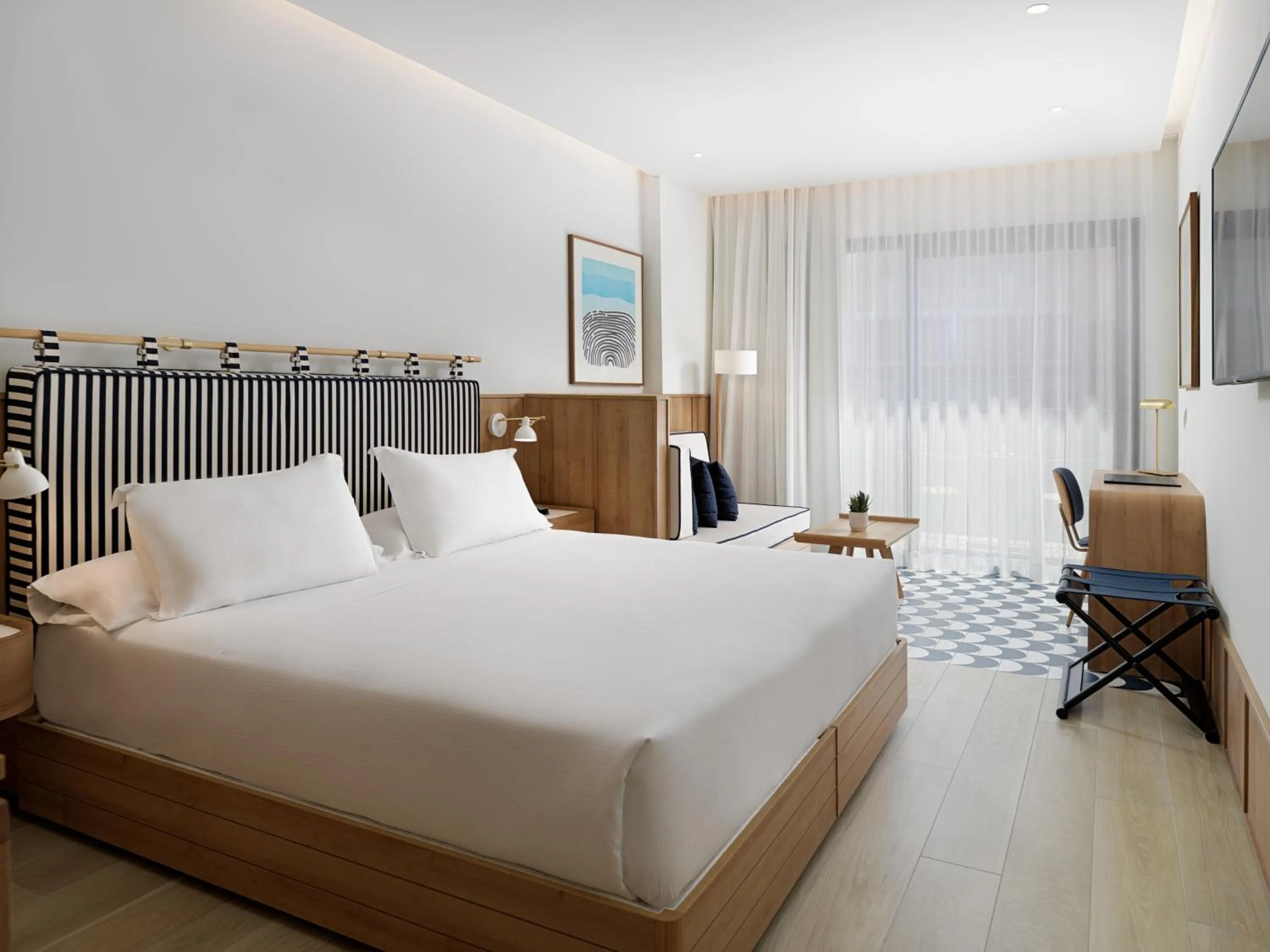 Photo of the whole room, Bed in H10 Porto Poniente 4* Sup