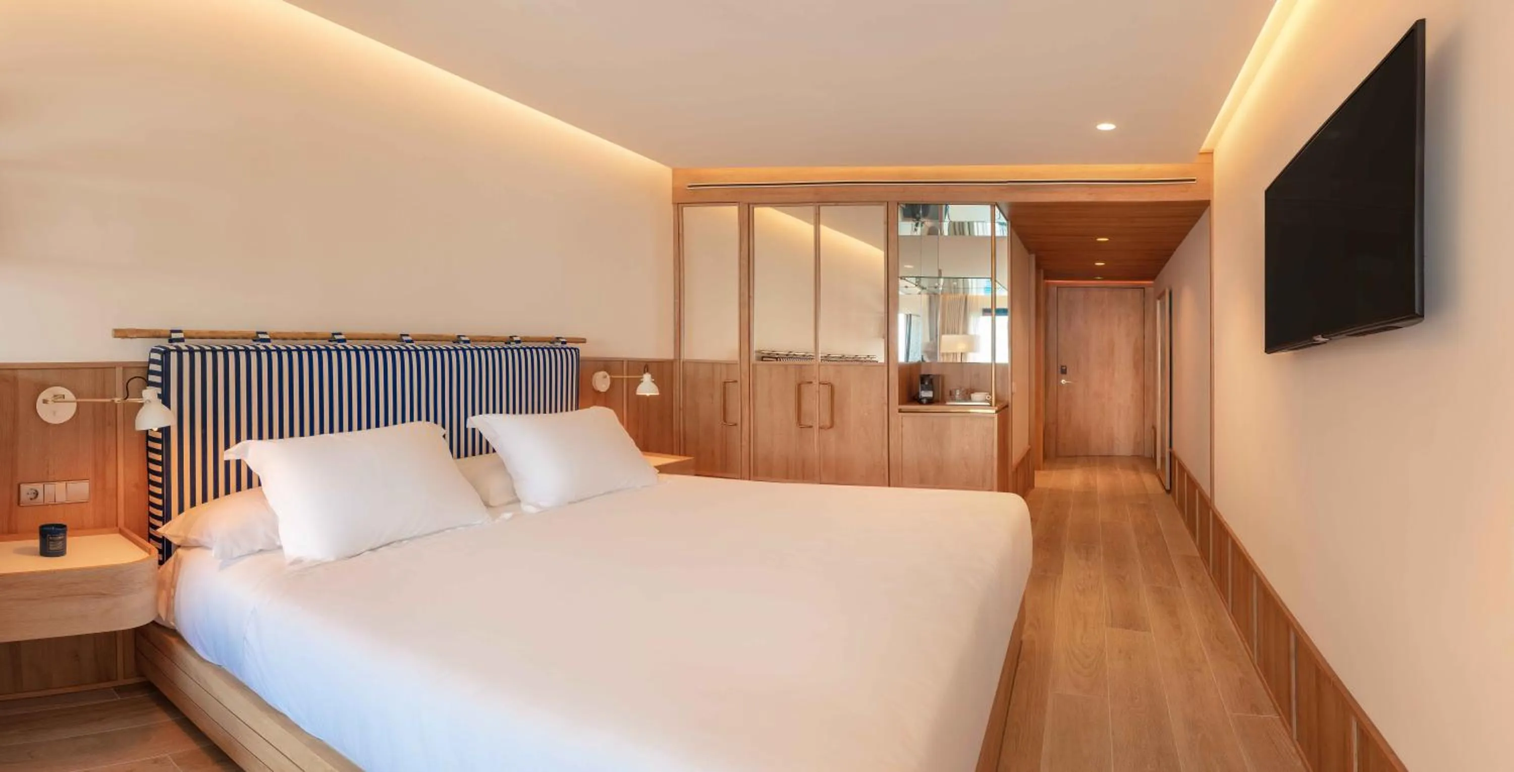 Photo of the whole room, Bed in H10 Porto Poniente 4* Sup