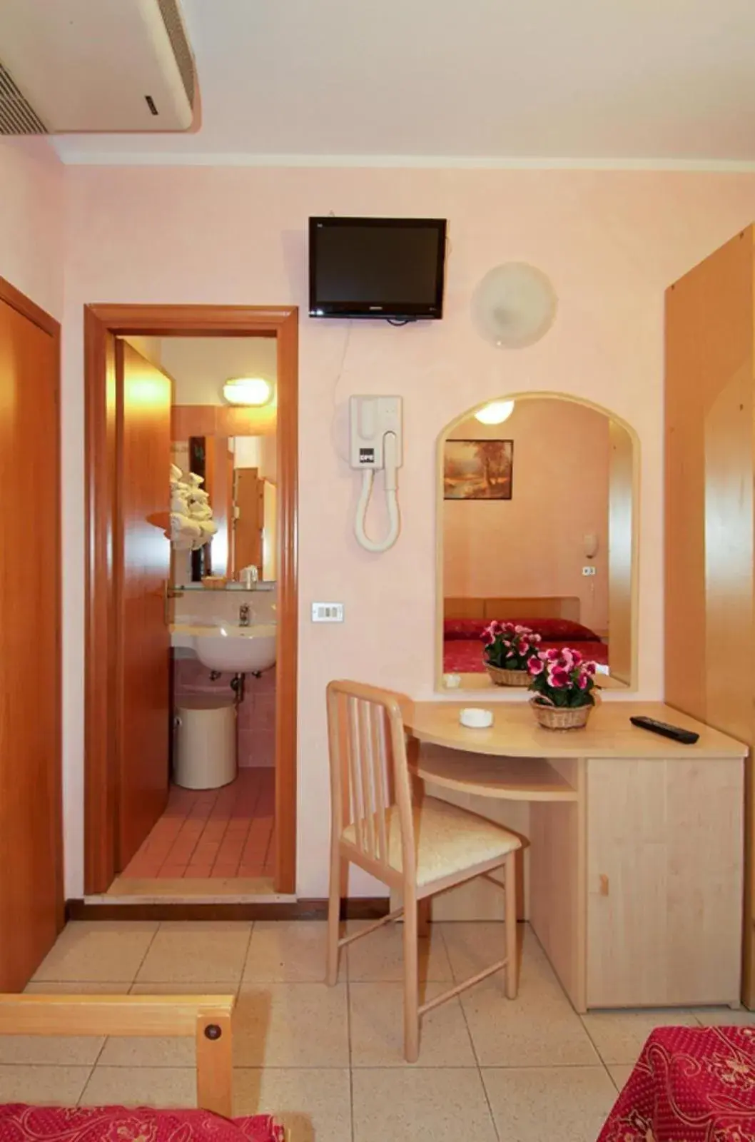 Triple Room in Hotel Arlecchino Triple Room in Hotel Arlecchino