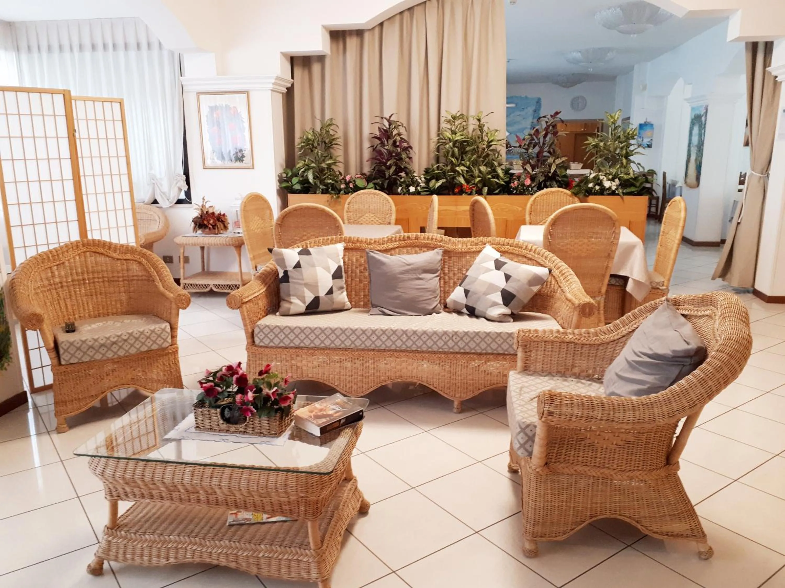 Communal lounge/ TV room in Hotel Arlecchino