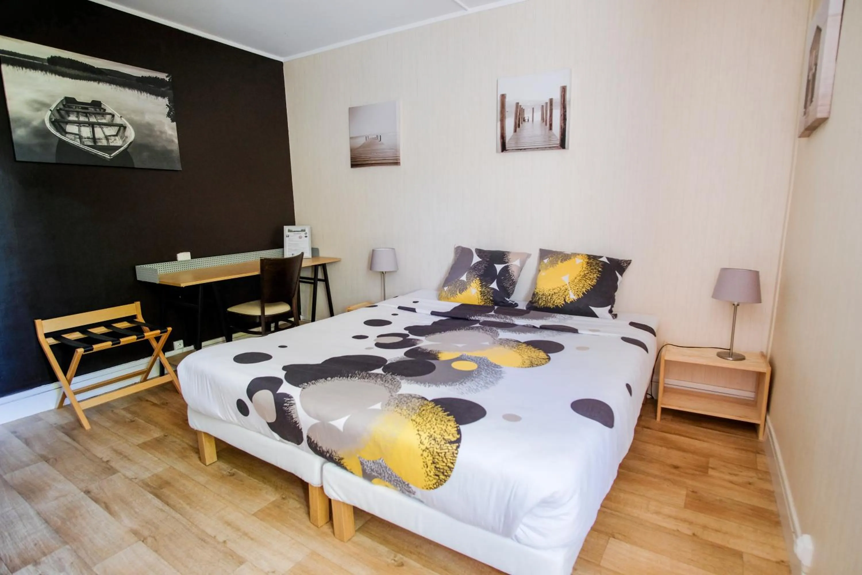 Photo of the whole room, Bed in Les Gués Rivières