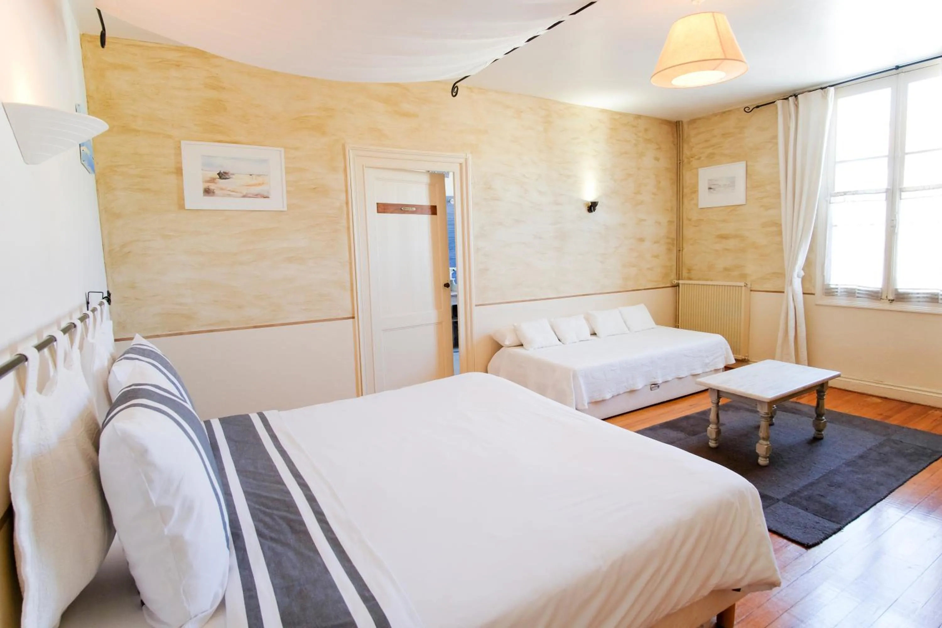 Photo of the whole room, Bed in Les Gués Rivières