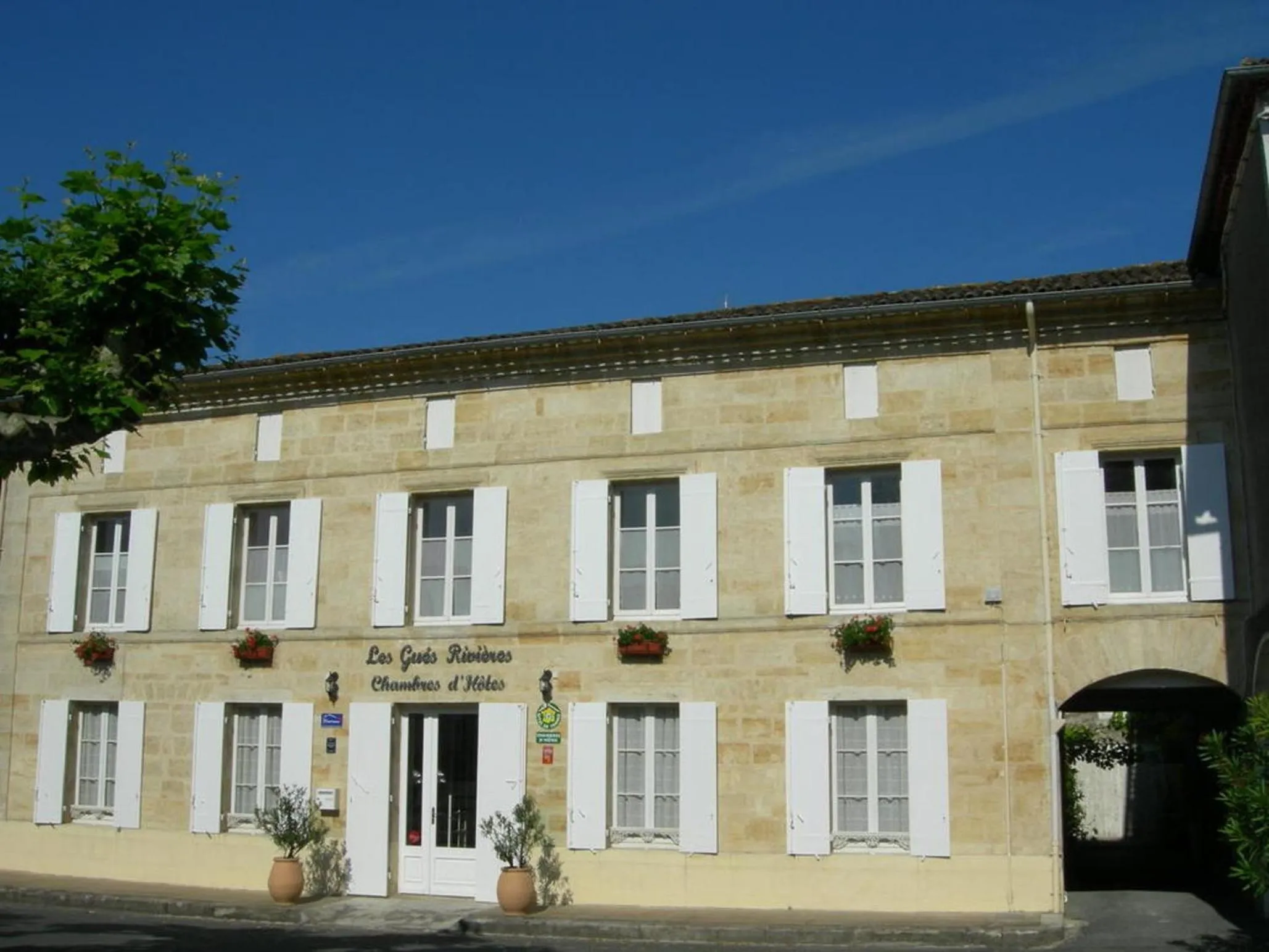 Facade/entrance in Les Gués Rivières