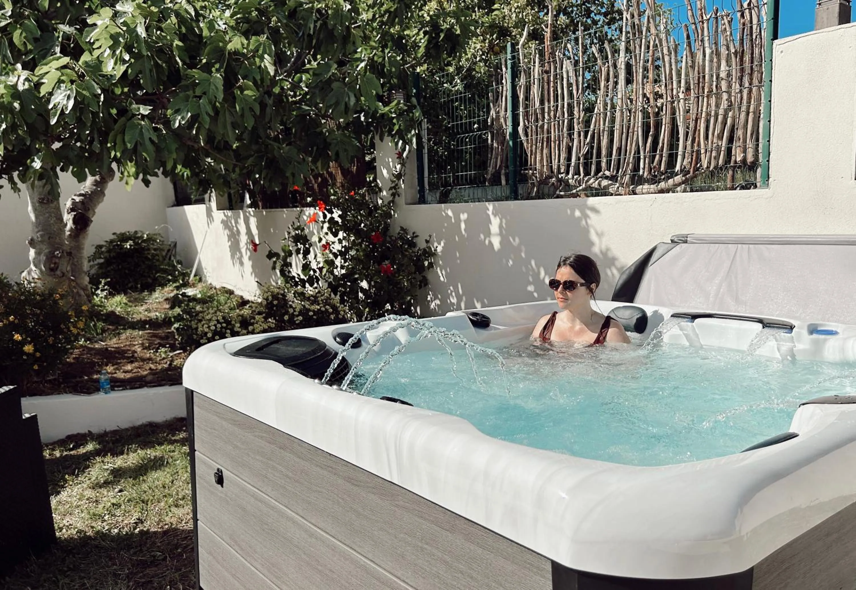 Hot Tub in Résidence Villa Romana avec Piscine et Jacuzzi
