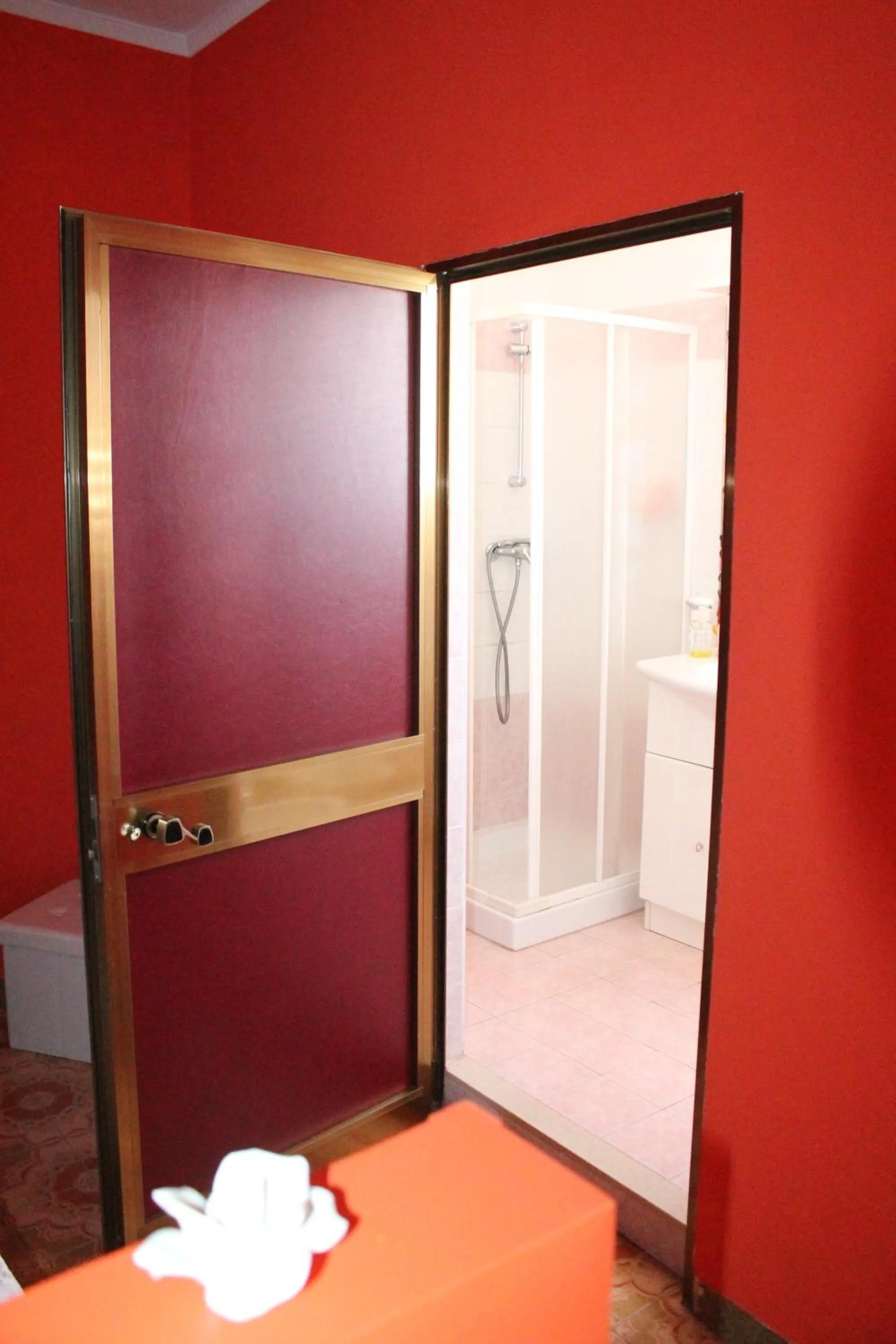 Bathroom, Bed in Montagne Rocciose