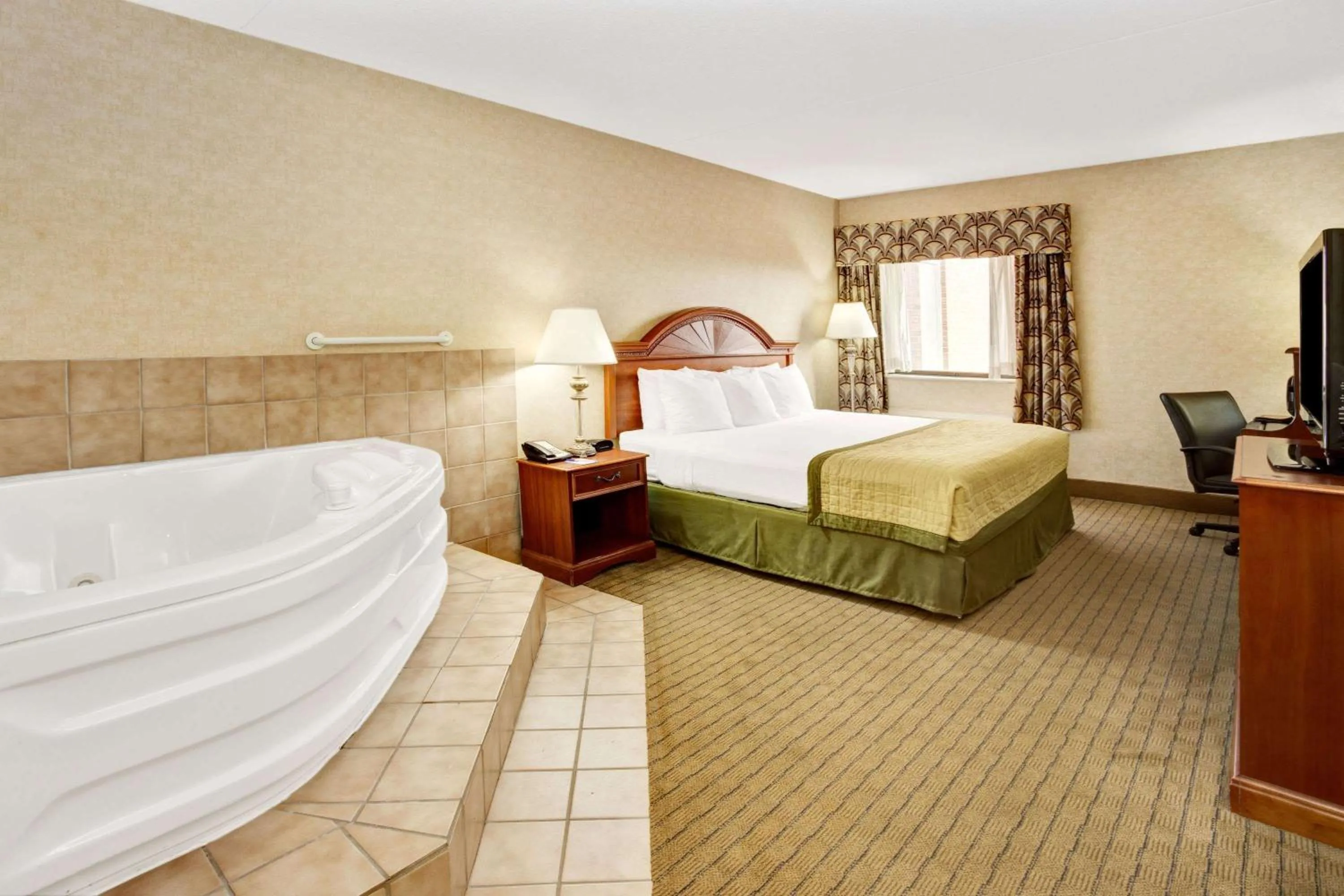 Photo of the whole room, Bed in Baymont by Wyndham Indianapolis West