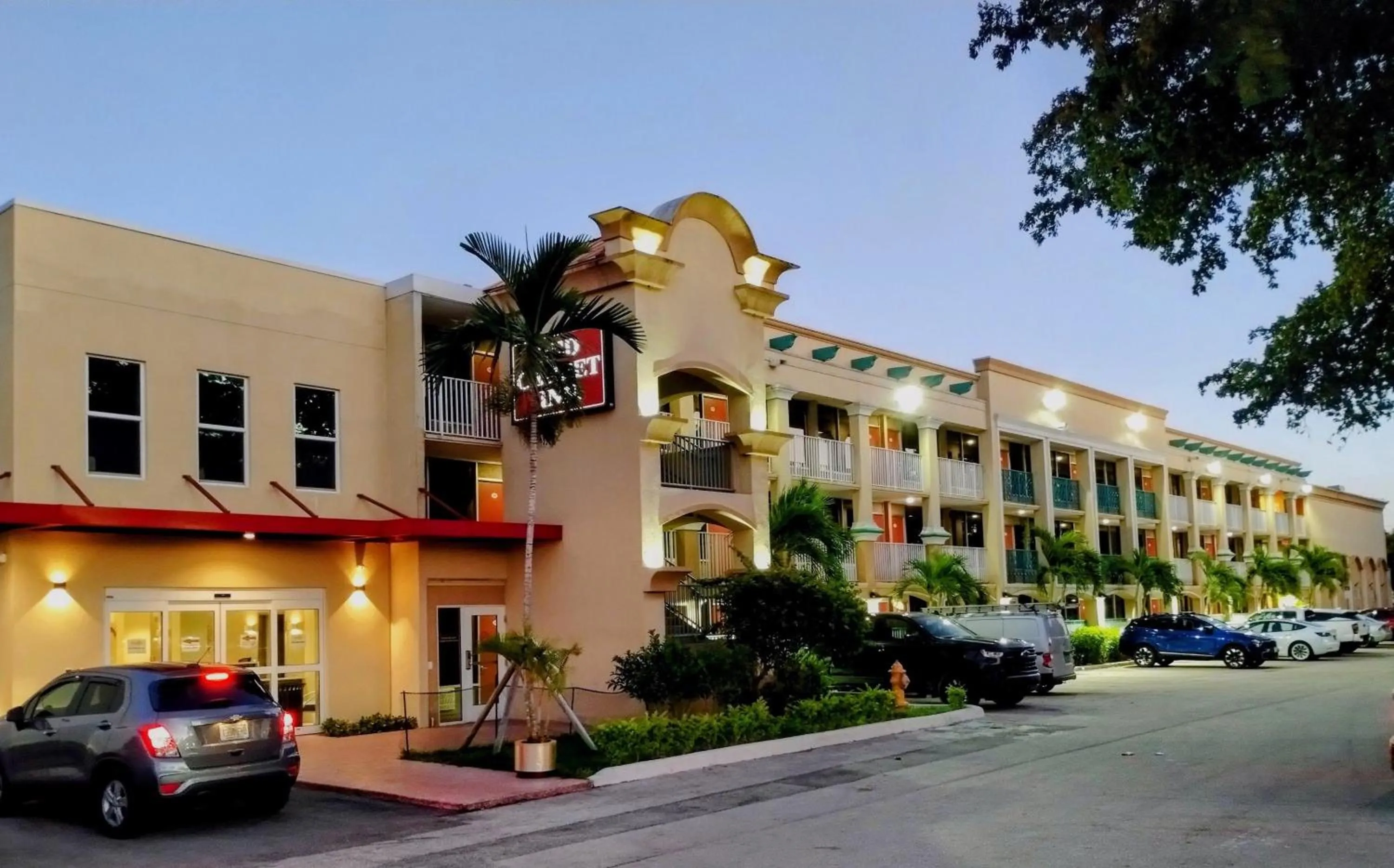 Property building in Red Carpet Inn Airport Fort Lauderdale