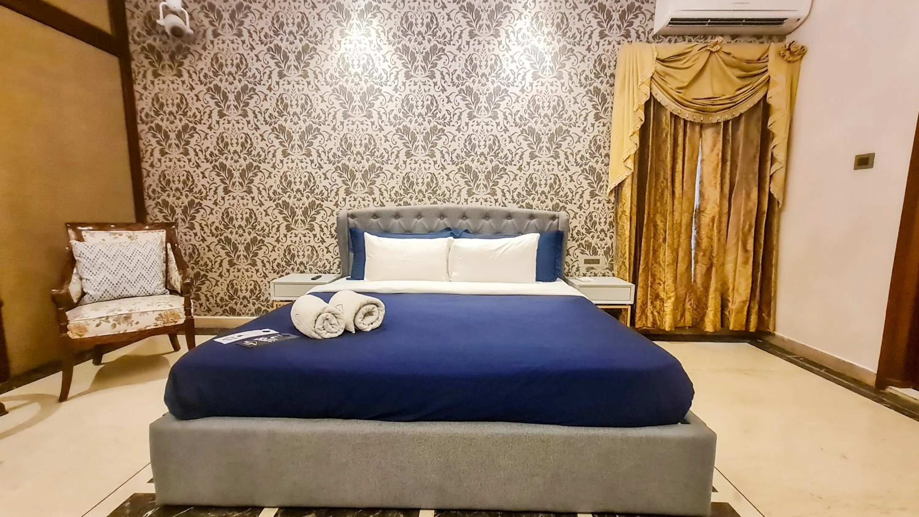 Bed in The Moira - Bed and Breakfast