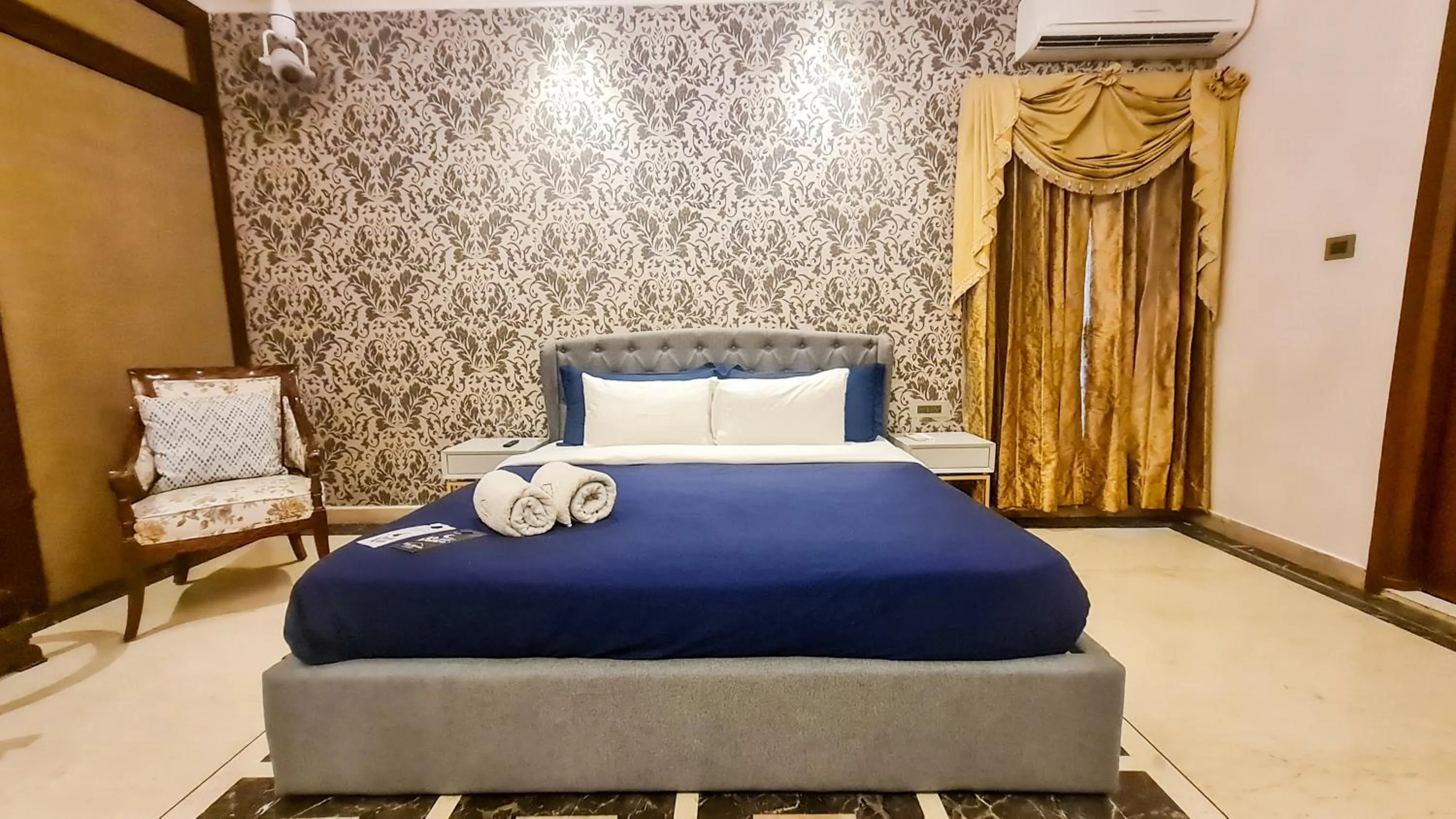 Bed in The Moira - Bed and Breakfast