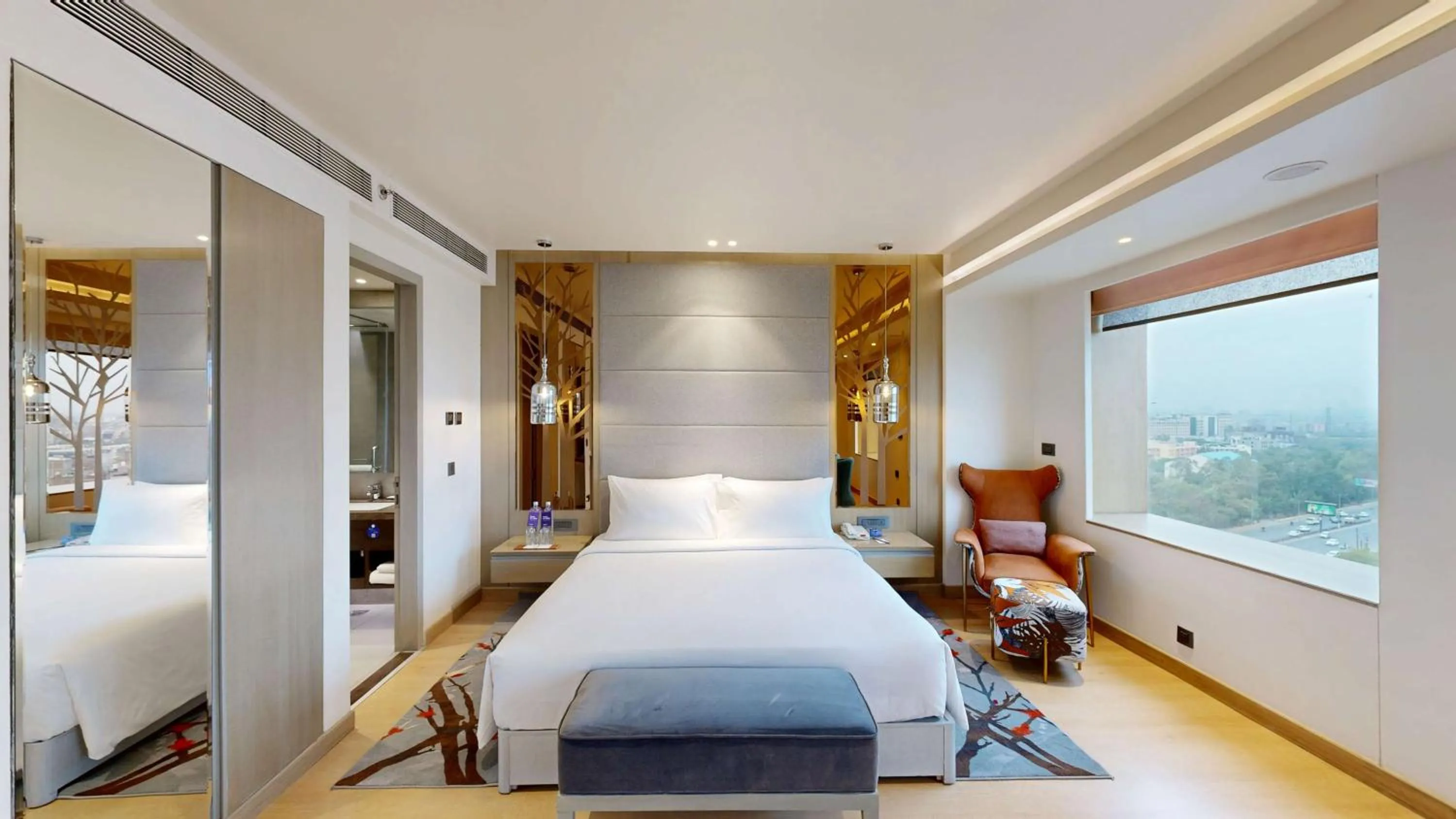 Photo of the whole room, Bed in Radisson Blu Towers Kaushambi Delhi NCR