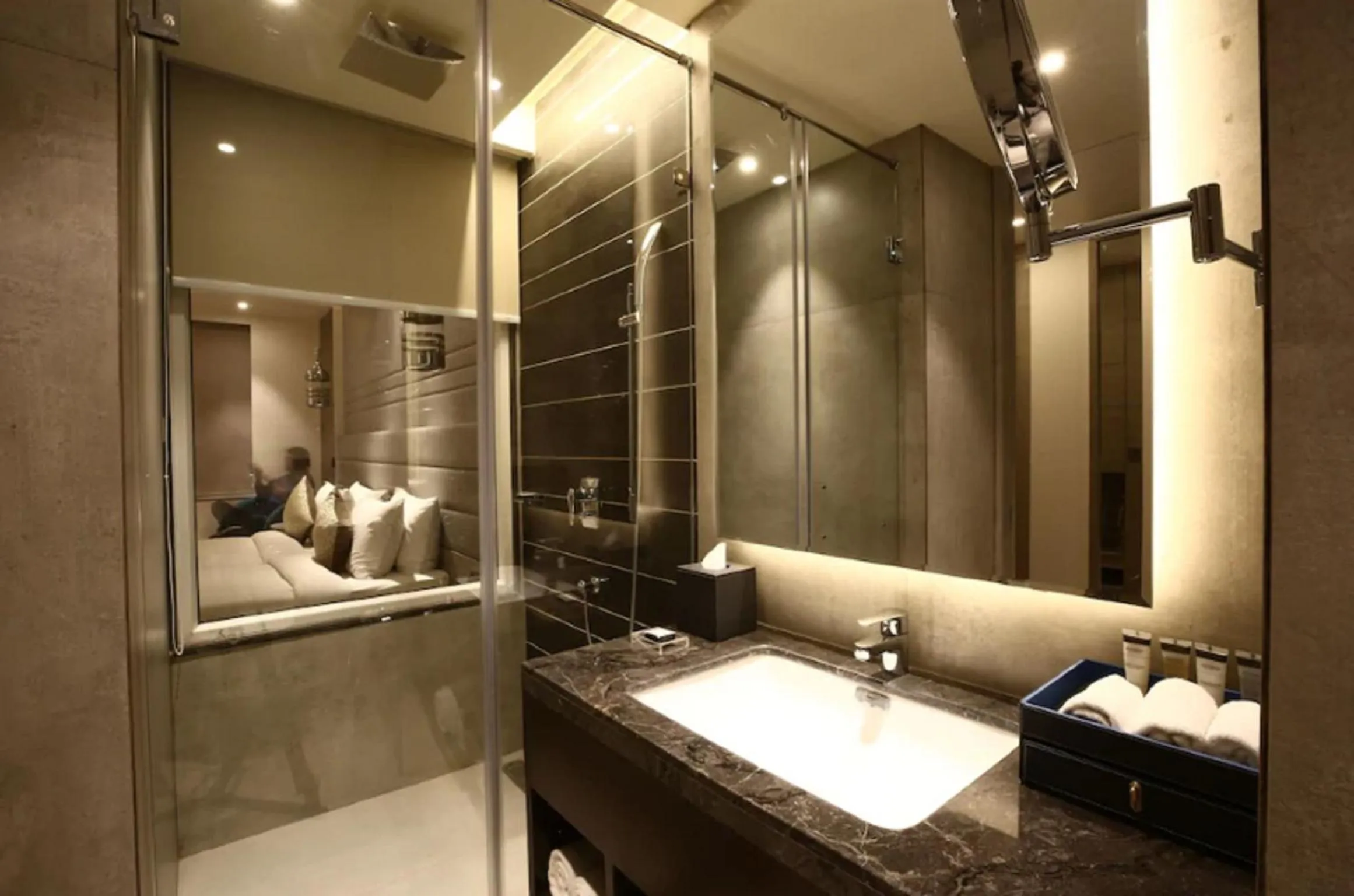 Bathroom in Radisson Blu Towers Kaushambi Delhi NCR