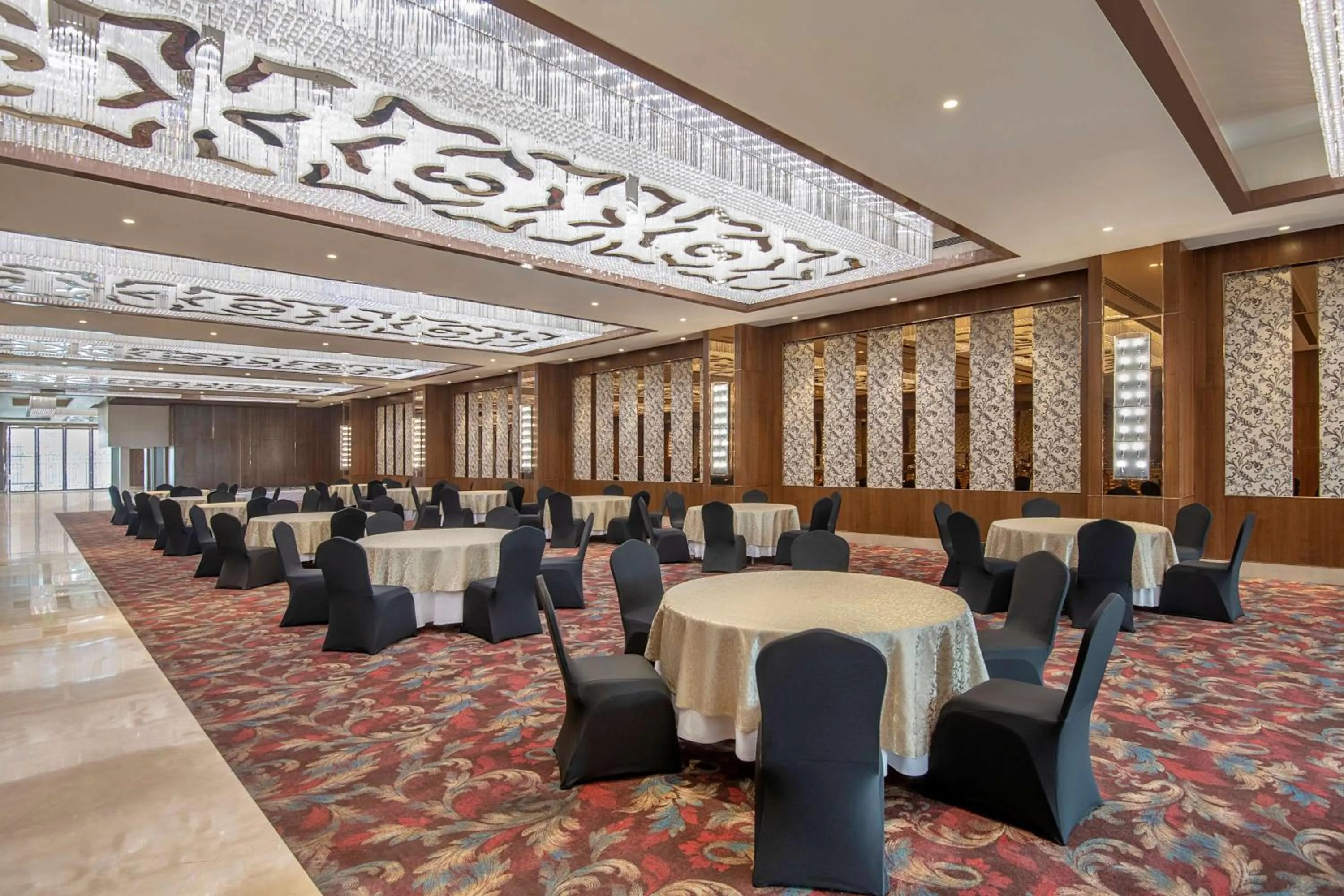 Banquet/Function facilities in Radisson Blu Towers Kaushambi Delhi NCR