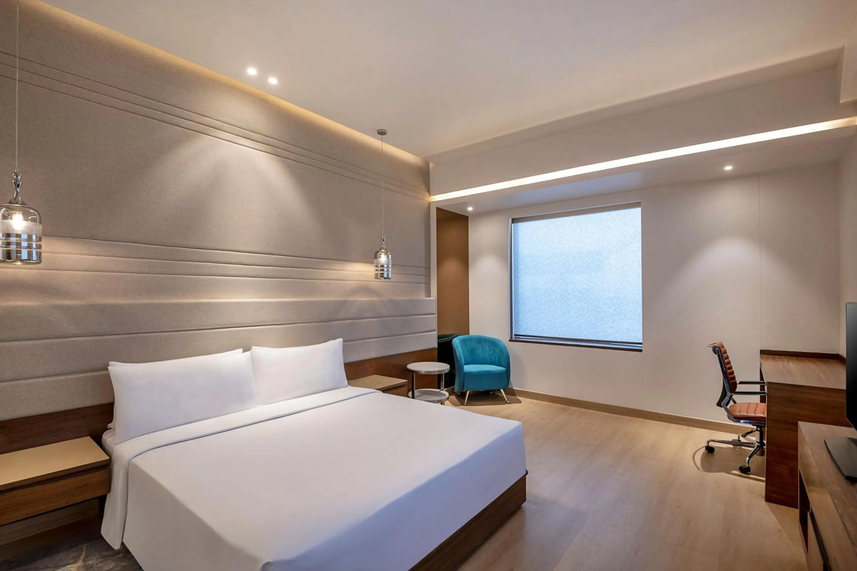 Bedroom, Bed in Radisson Blu Towers Kaushambi Delhi NCR