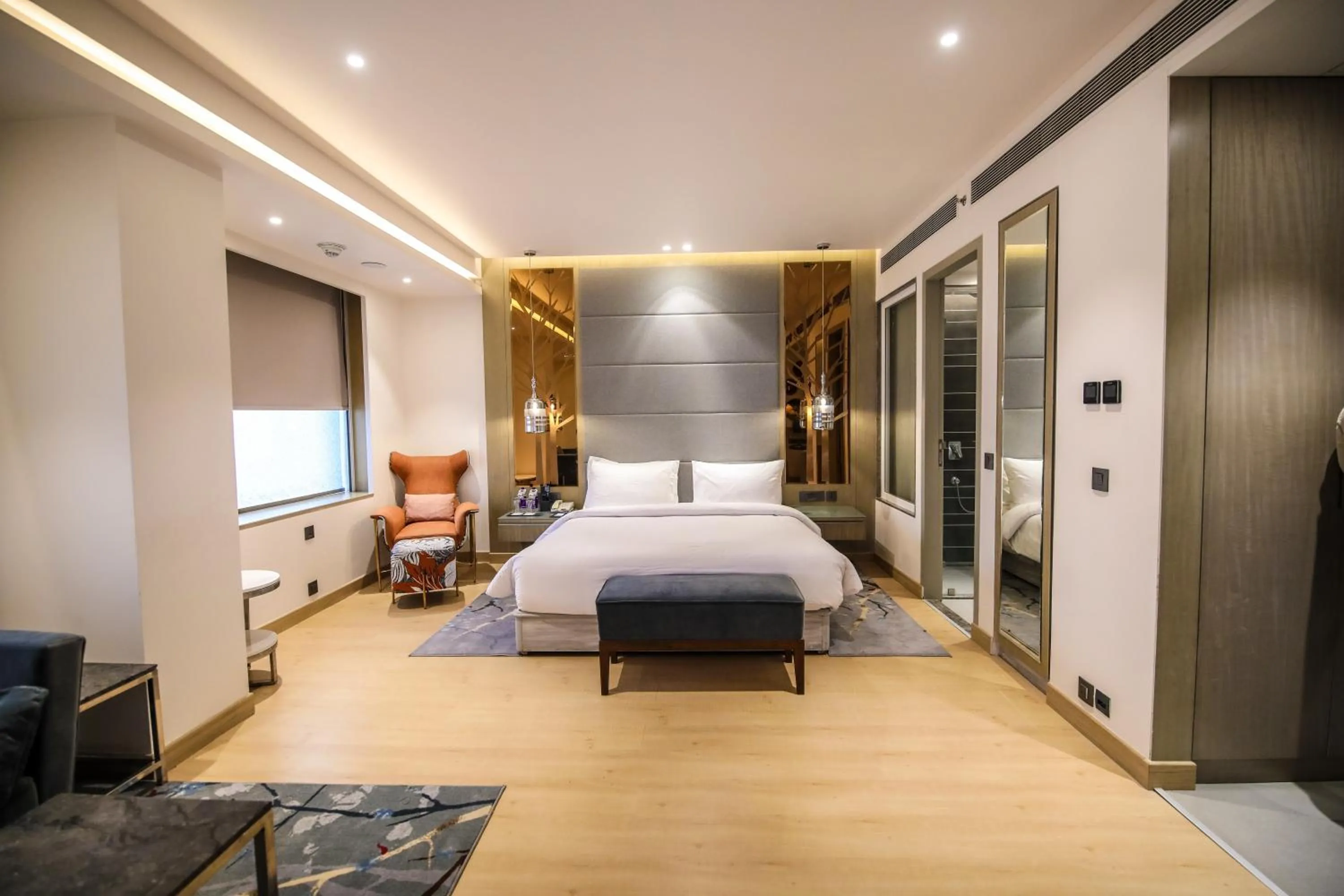 Staff, Bed in Radisson Blu Towers Kaushambi Delhi NCR