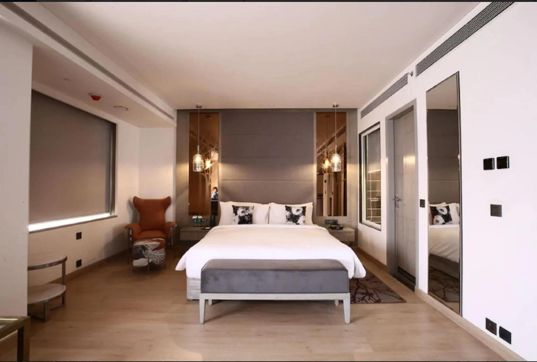 Bedroom, Bed in Radisson Blu Towers Kaushambi Delhi NCR