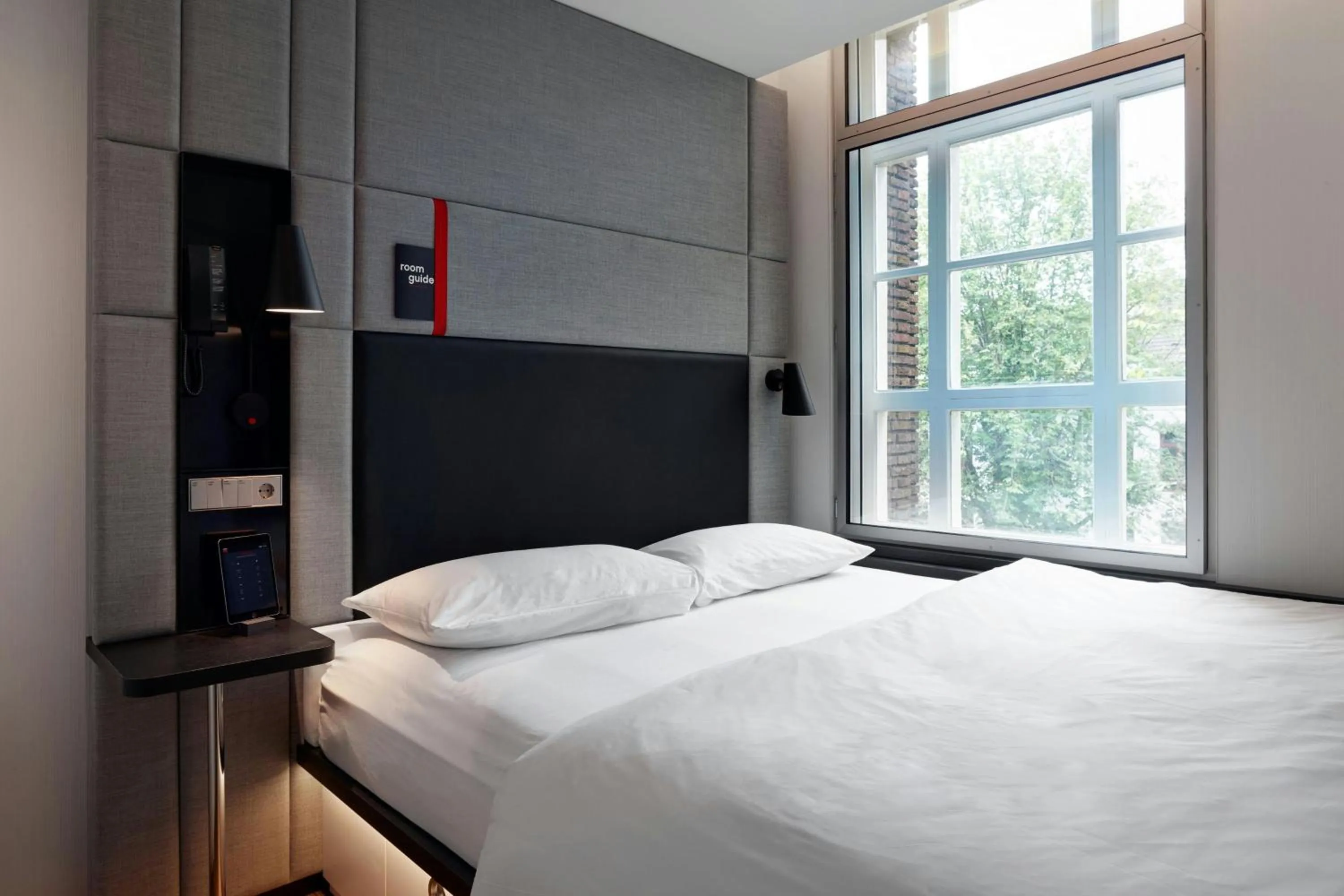 Photo of the whole room, Bed in citizenM Rotterdam