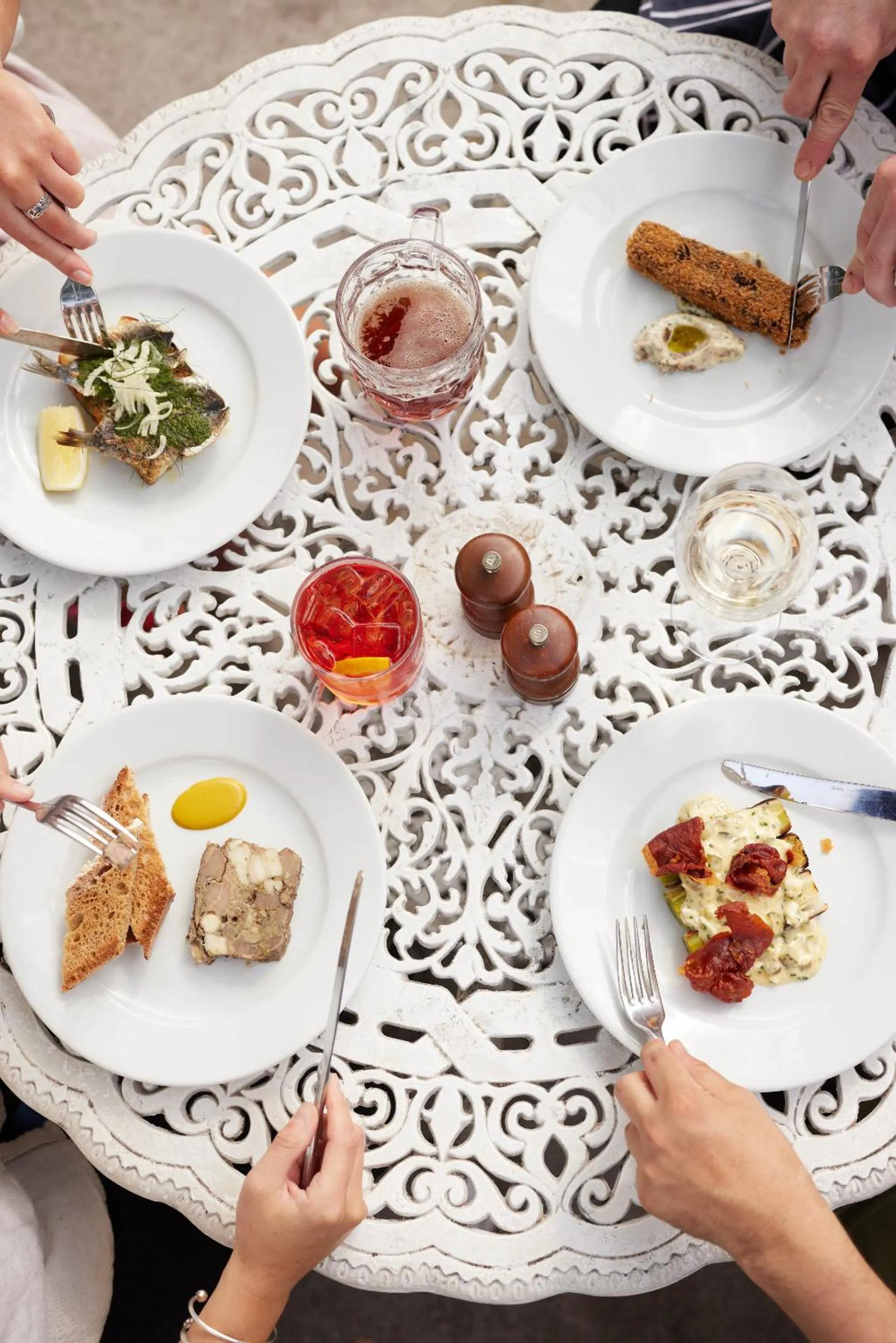 Food and drinks in The Grosvenor Arms