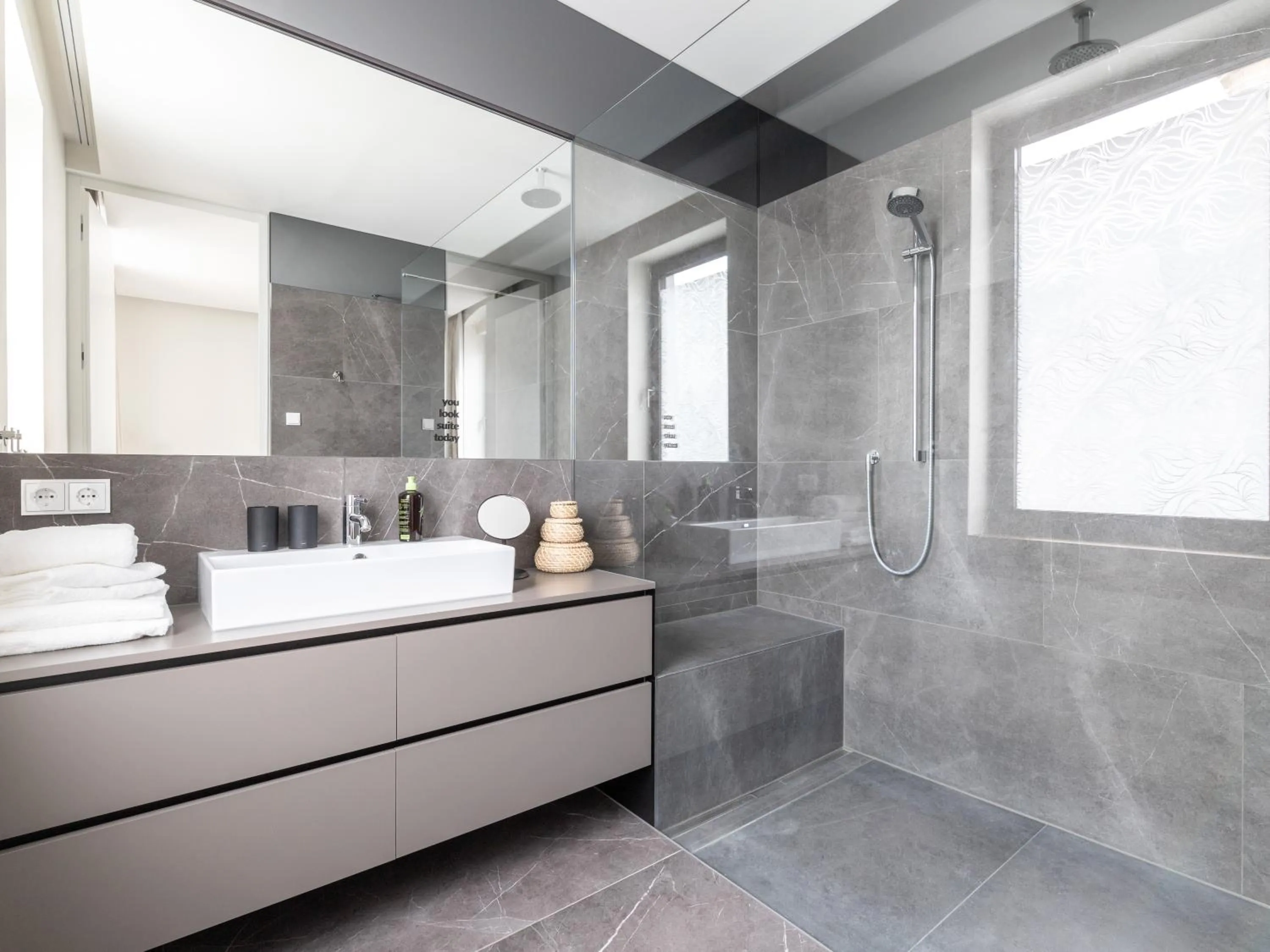 Shower in Limehome Linz Schillerstraße