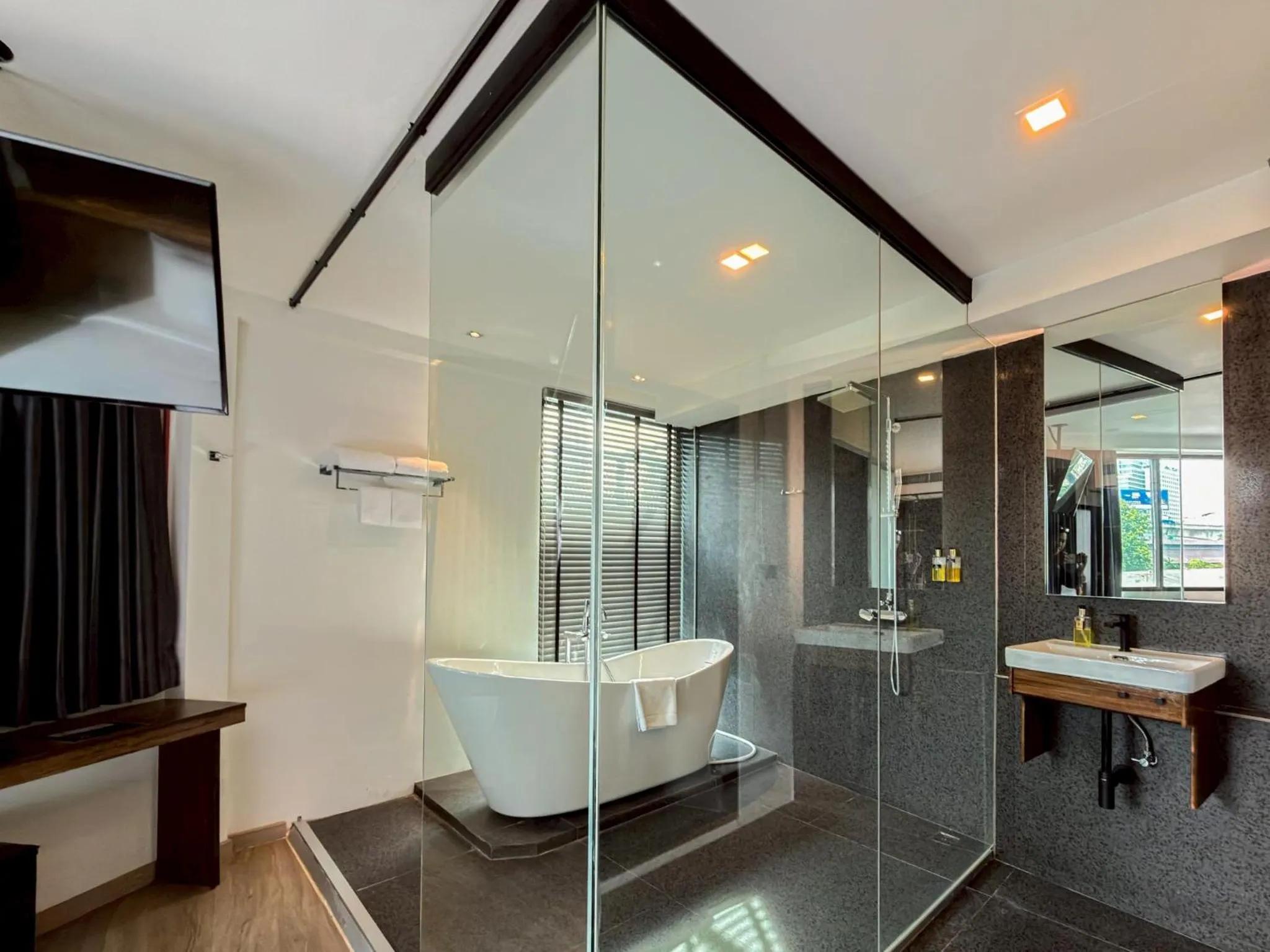 Bath in Hotel Ordinary Bangkok