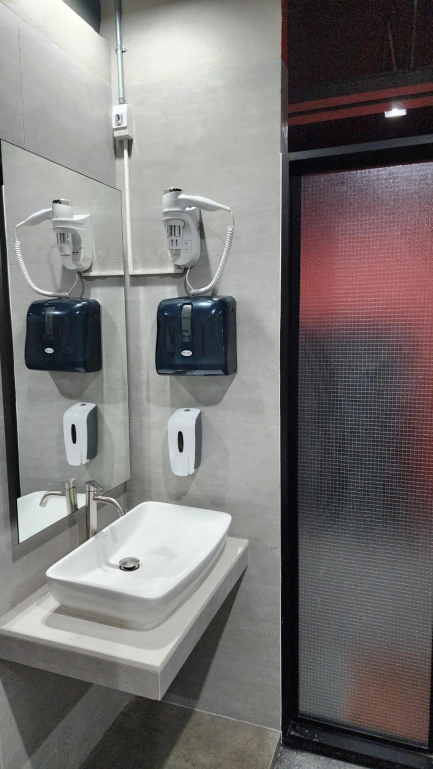 Shower in Hotel Ordinary Bangkok