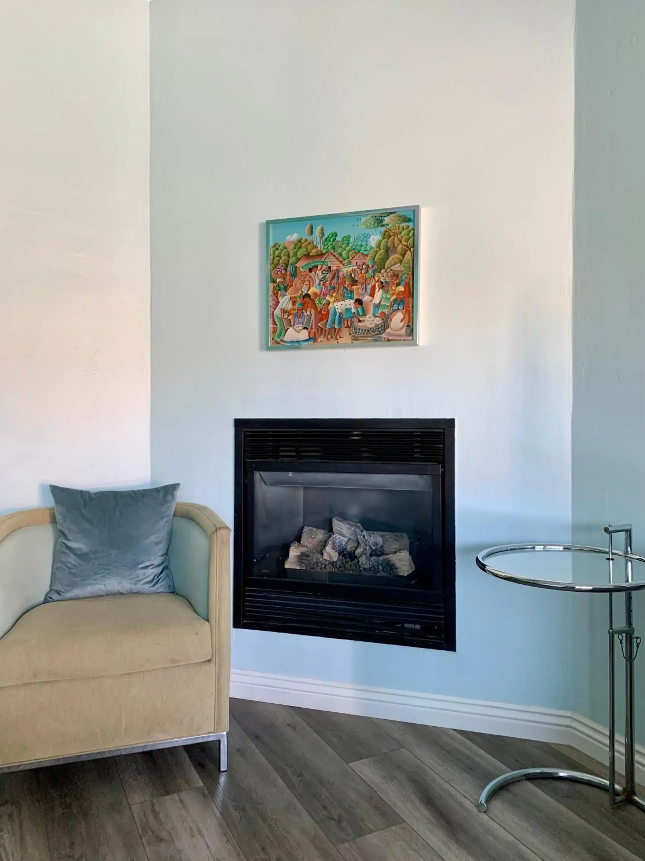 Superior King Room with Fireplace in Inn at East Beach Superior King Room with Fireplace in Inn at East Beach