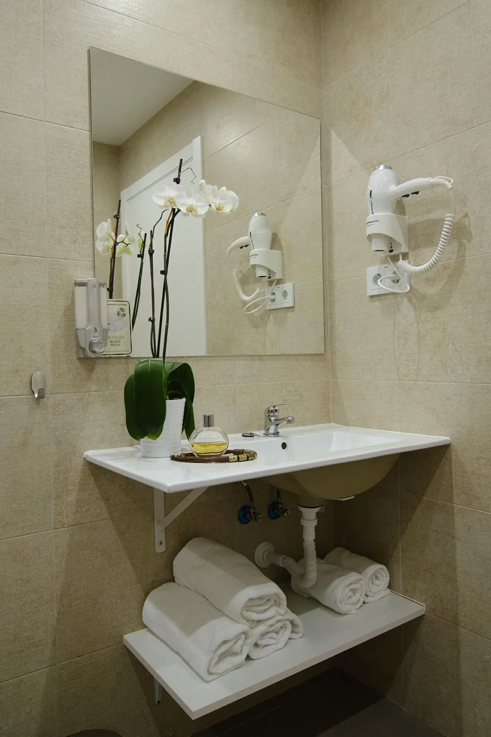 Bathroom in Hotel BESTPRICE Alcalá