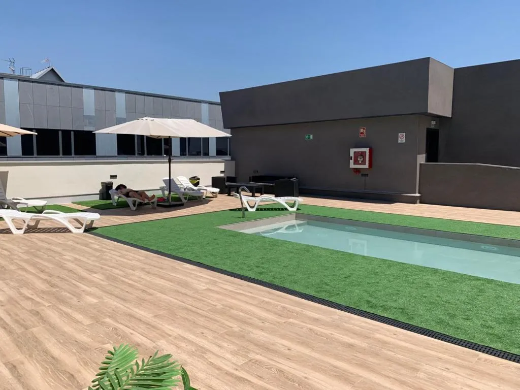 Swimming pool in Hotel BESTPRICE Alcalá