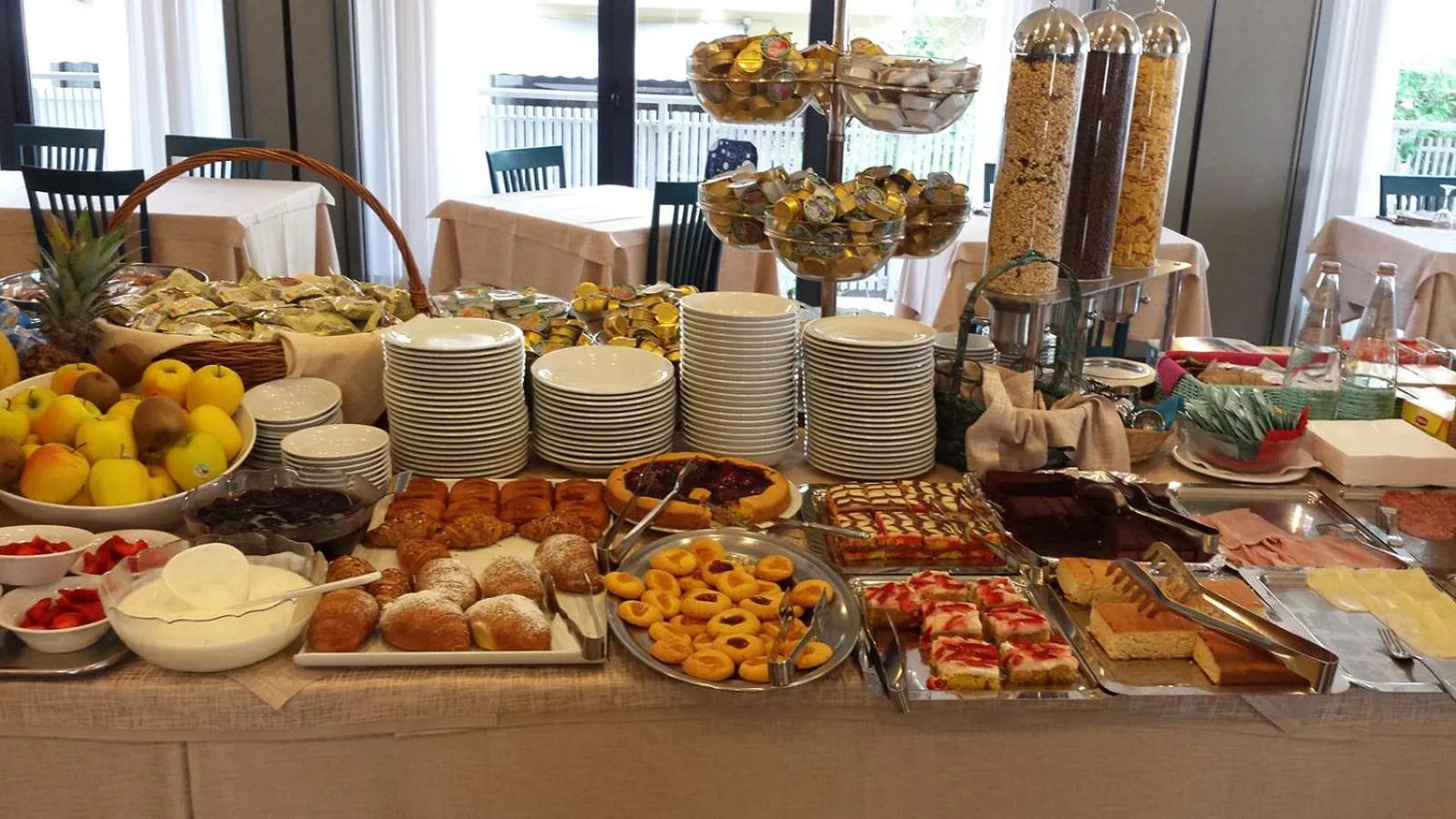 Breakfast in Hotel Meeting