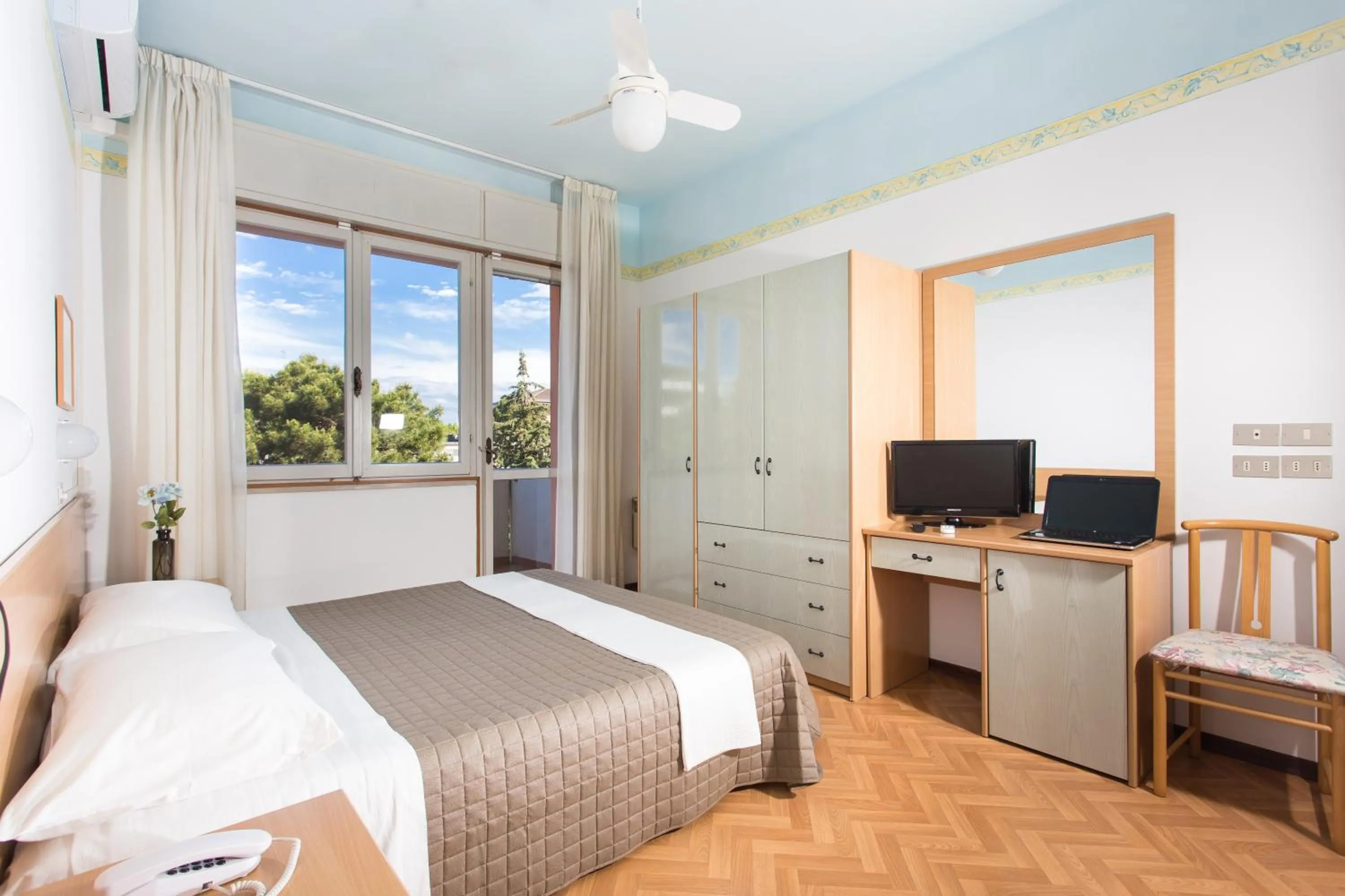 Day, Bed in Hotel Meeting