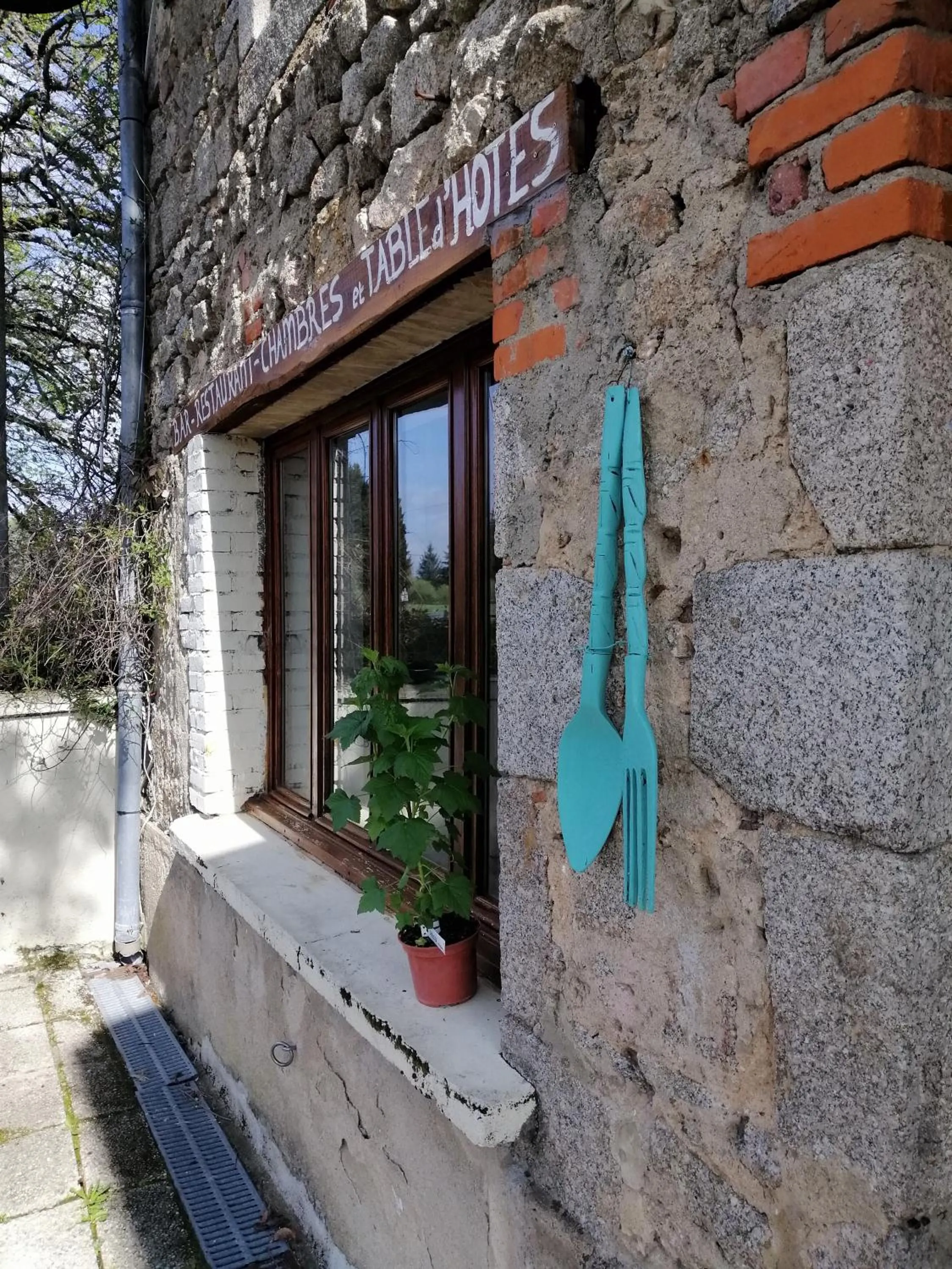 Facade/entrance in Auberge du Précontent