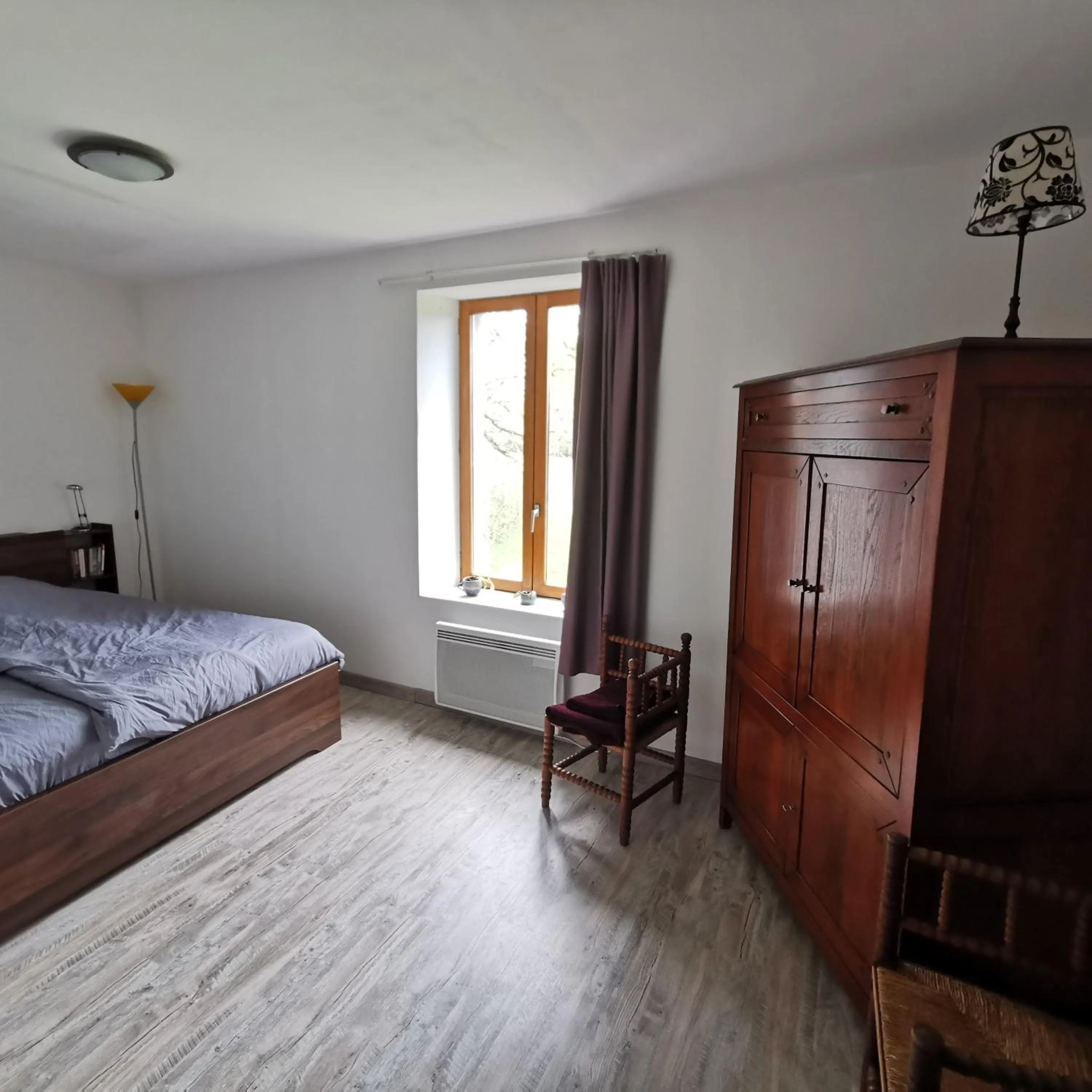 Photo of the whole room, Bed in Auberge du Précontent