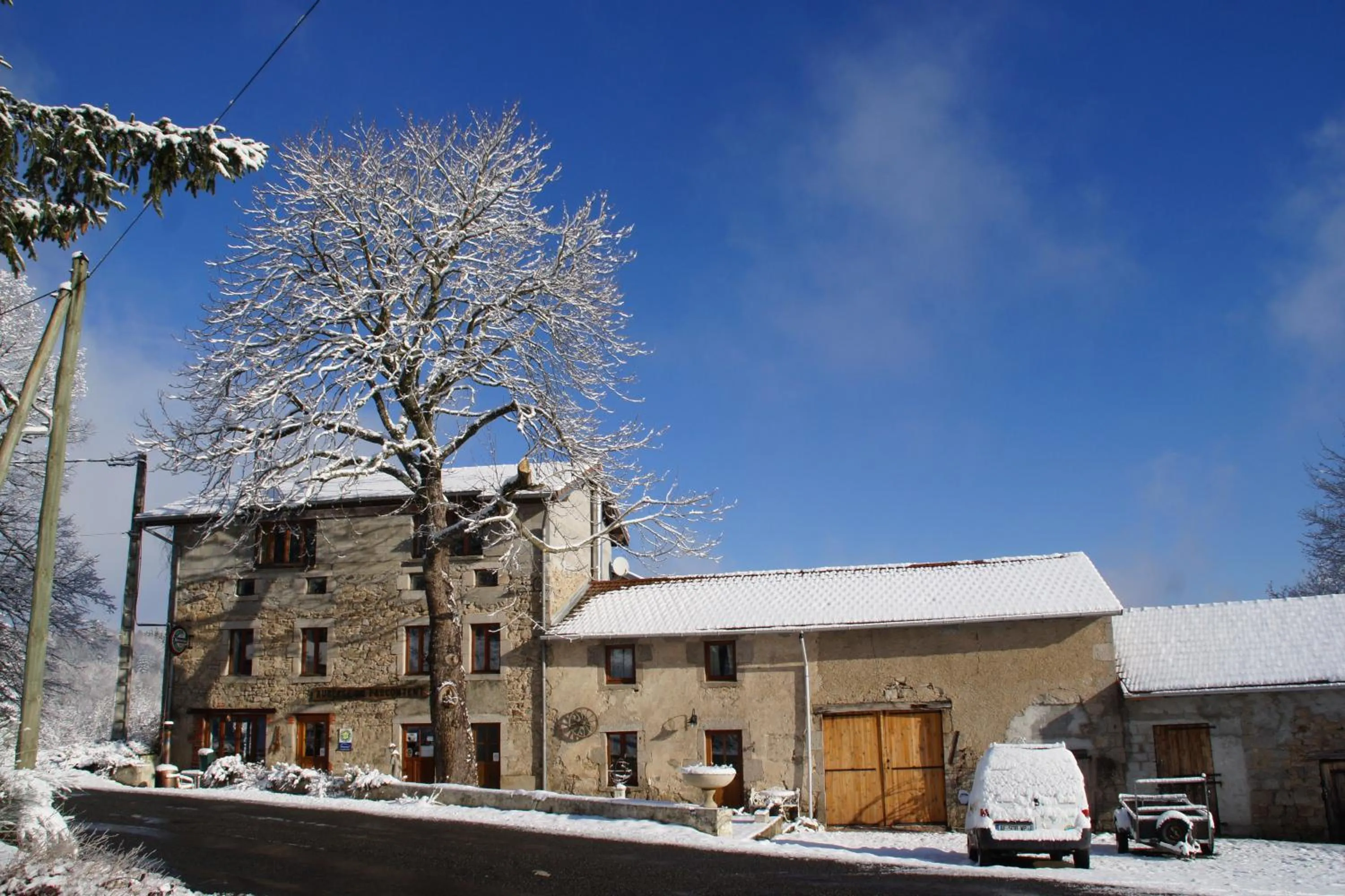 Facade/entrance in Auberge du Précontent