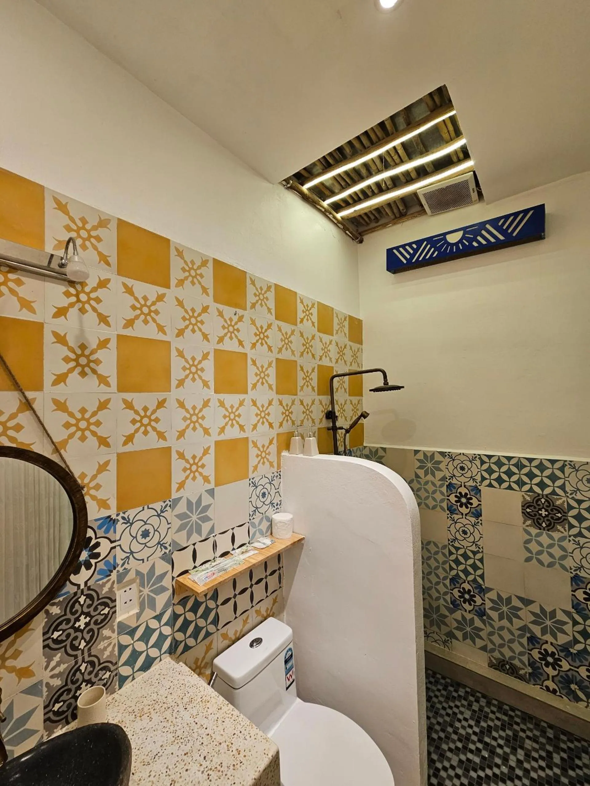 Shower in Hacoda Homestay
