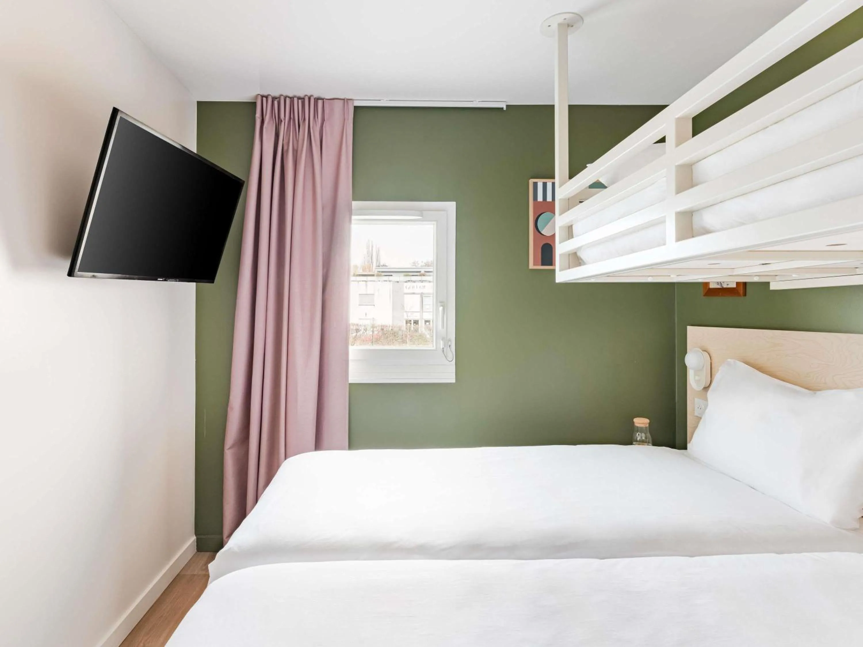 Bedroom, Bed in greet Hôtel Prévessin Genève Aéroport