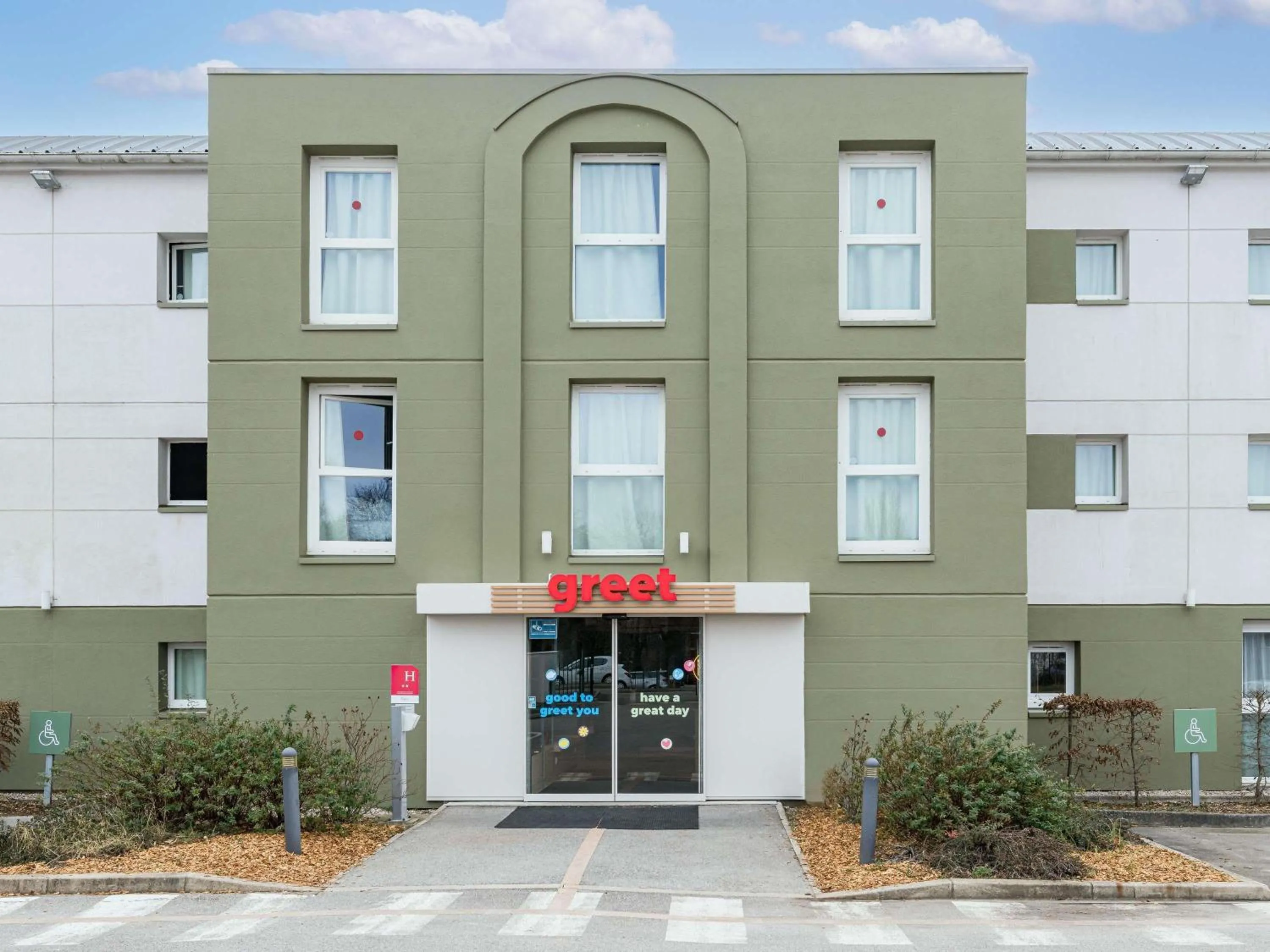 Property building in greet Hôtel Prévessin Genève Aéroport