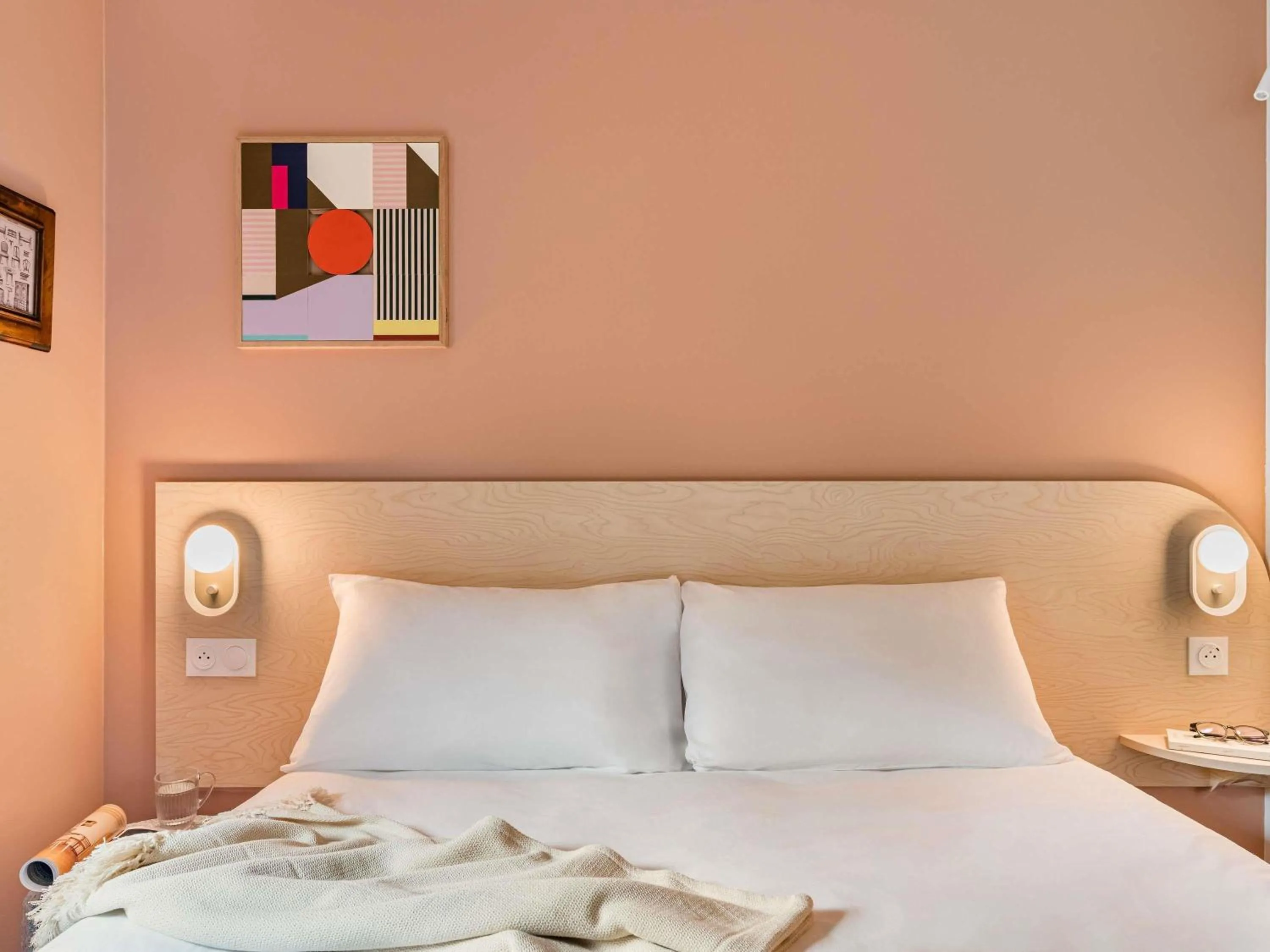 Bedroom, Bed in greet Hôtel Prévessin Genève Aéroport