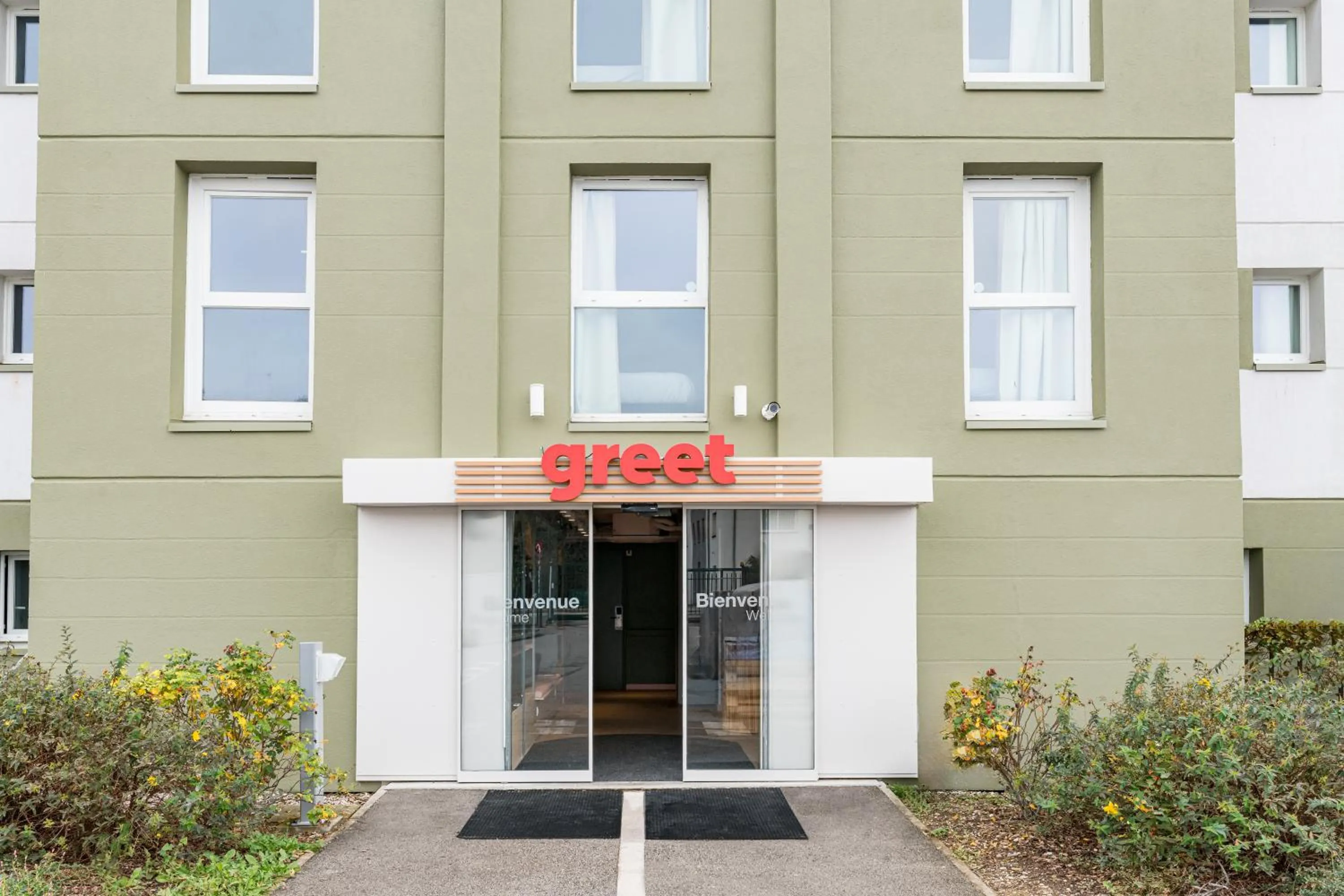 Facade/entrance in greet Hôtel Prévessin Genève Aéroport