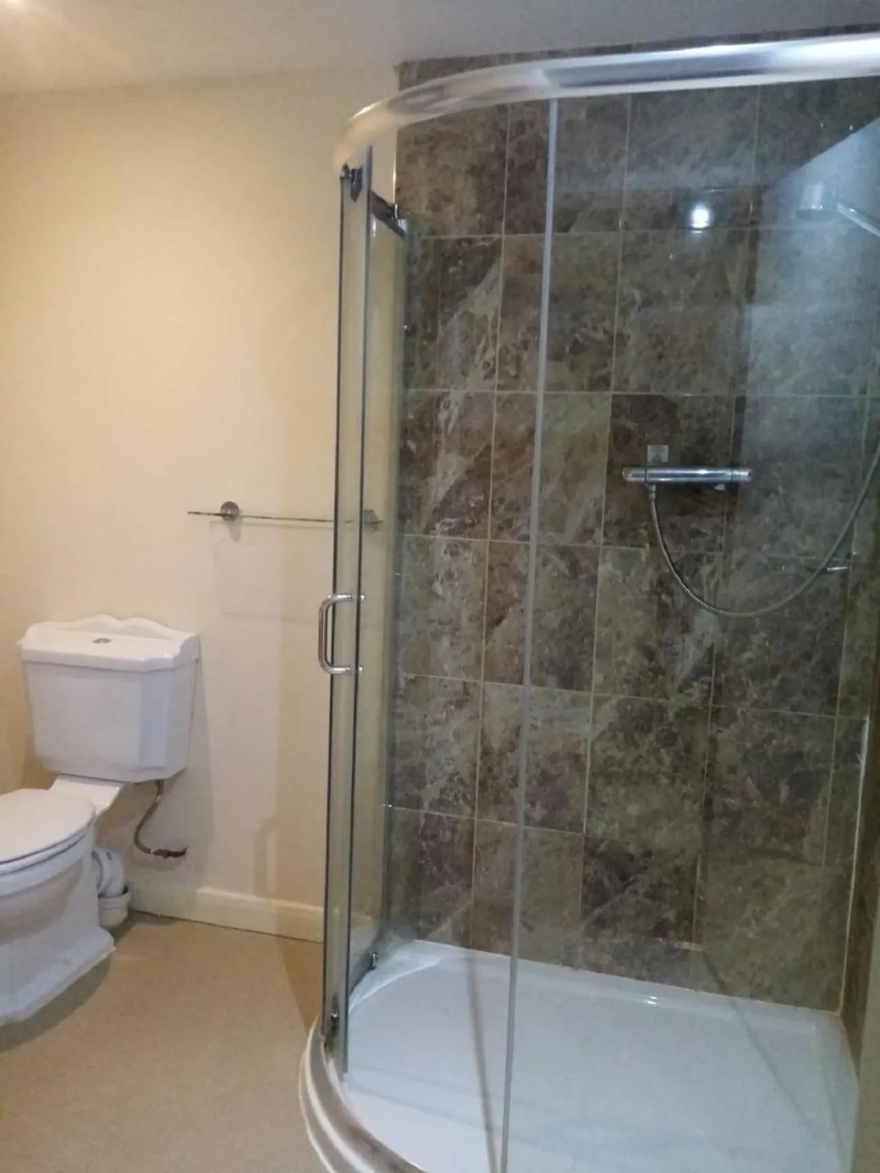 Bathroom in The Rose And Crown Hotel