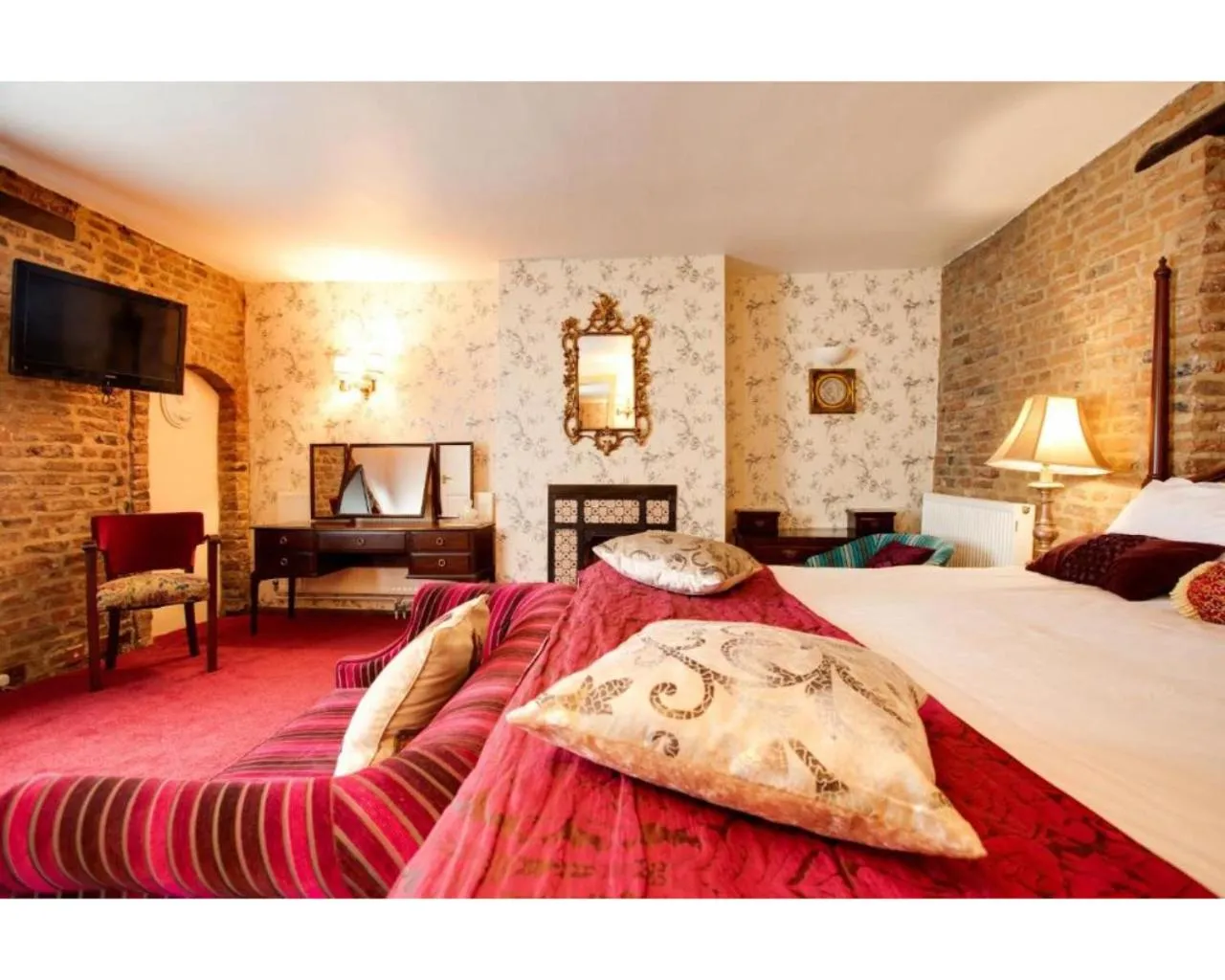 Bedroom in The Rose And Crown Hotel