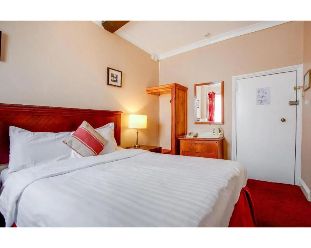 Bedroom in The Rose And Crown Hotel