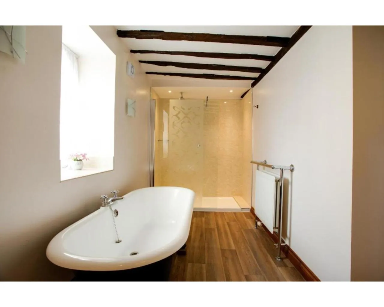 Bathroom in The Rose And Crown Hotel