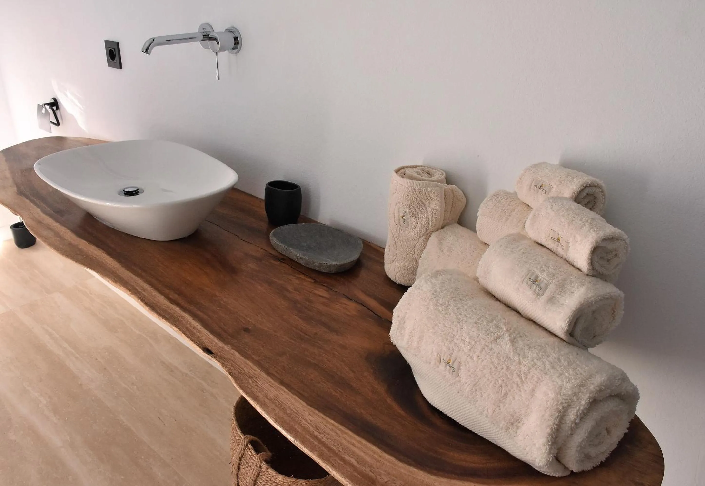 Shower in Mana EcoRetreat