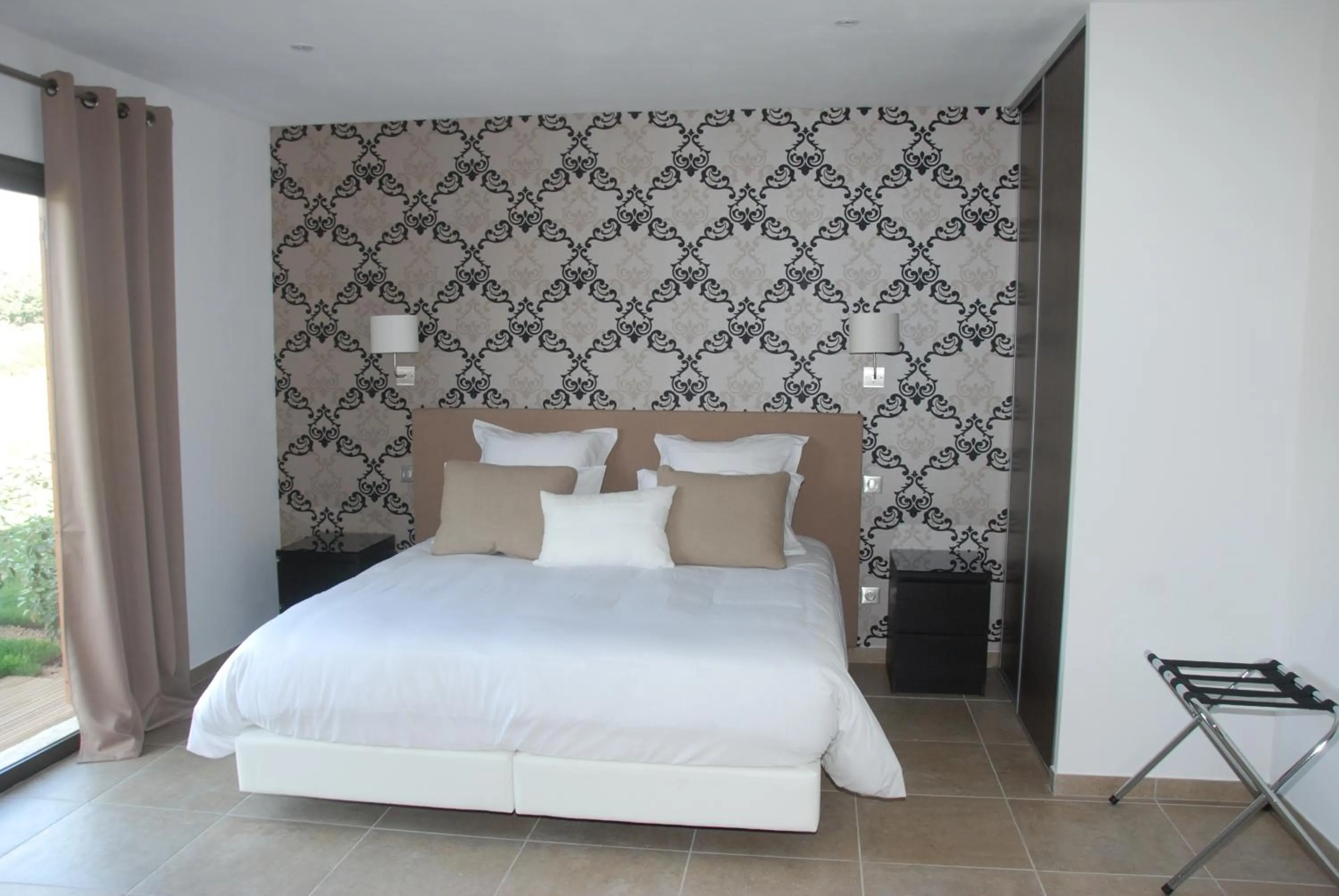 Bed in Hotel & Restaurant Les Bergeries d'Alata