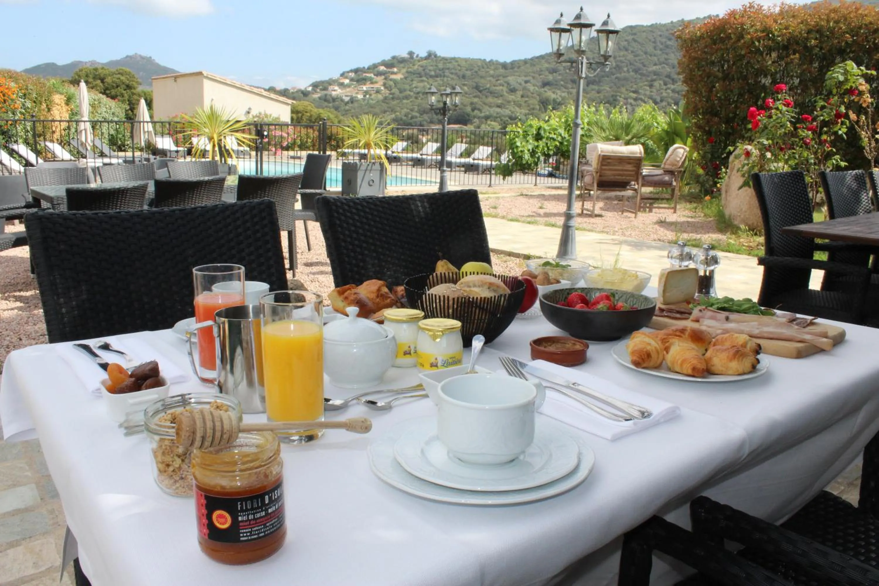 Breakfast in Hotel & Restaurant Les Bergeries d'Alata