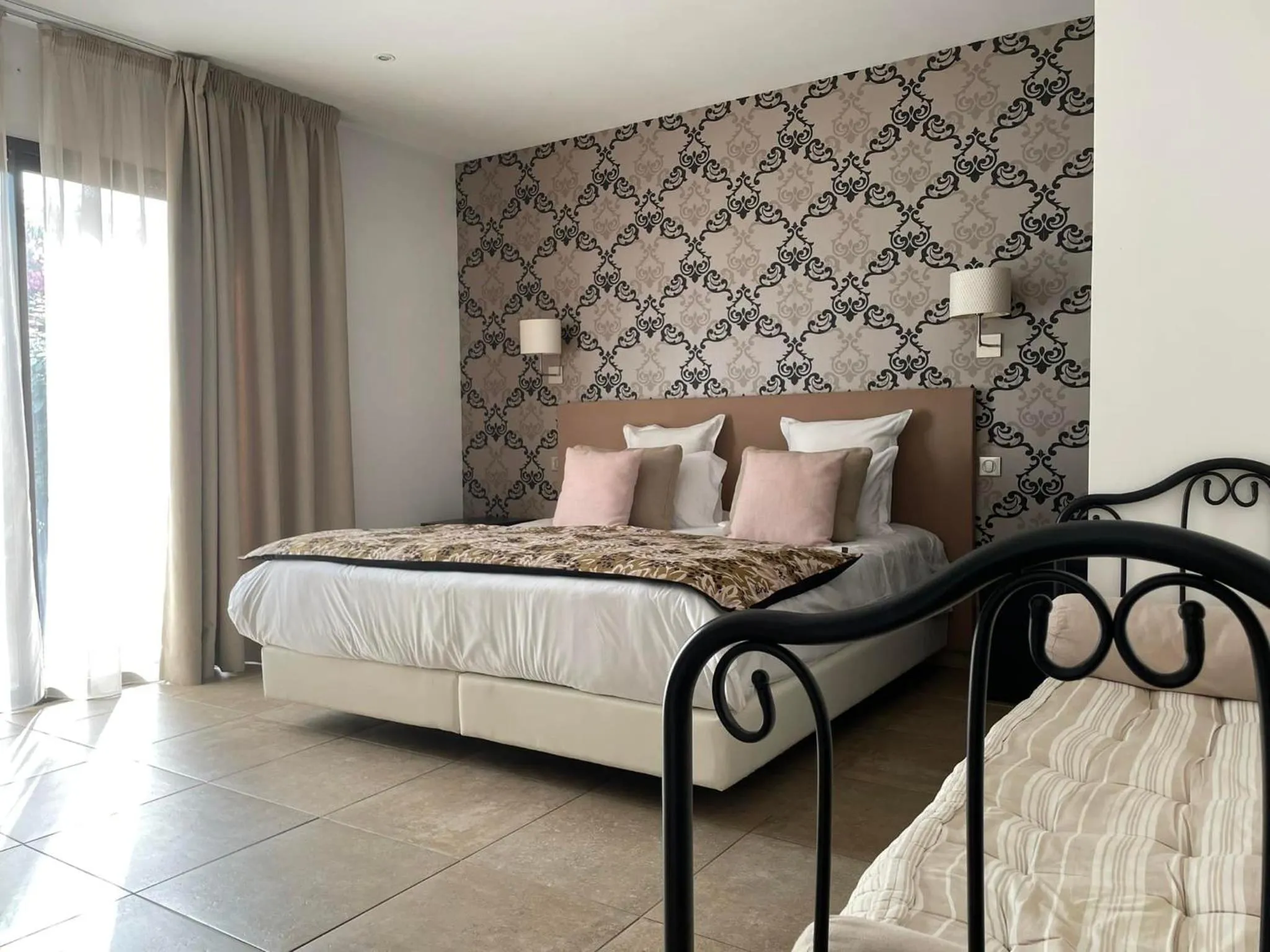 Bed in Hotel & Restaurant Les Bergeries d'Alata