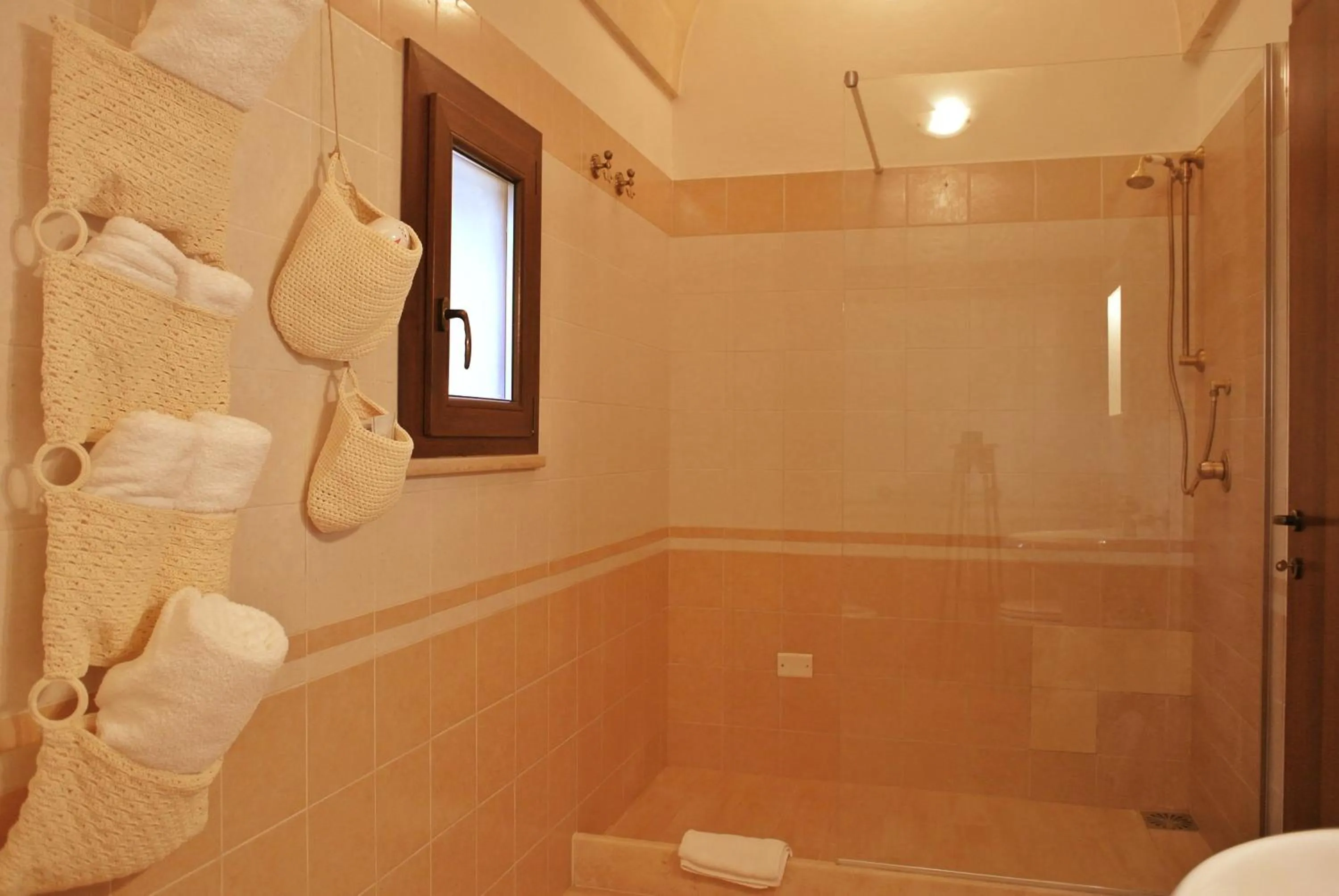 Shower in Masseria Nuova