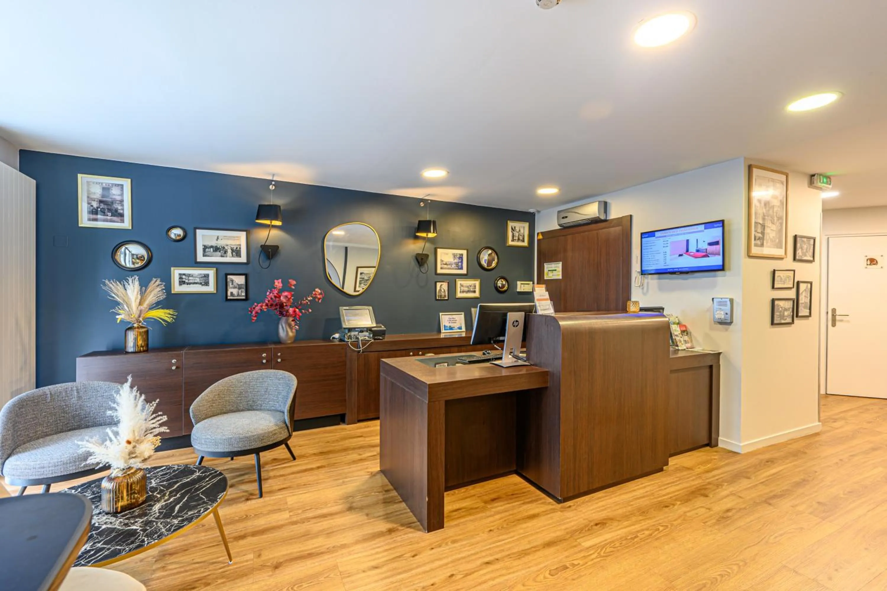 Lobby or reception in Kyriad Vannes Centre Ville