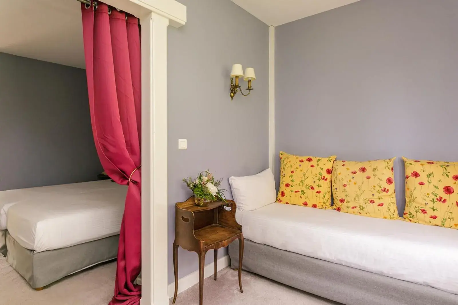 Triple Room in La Verniaz et ses Chalets Triple Room in La Verniaz et ses Chalets