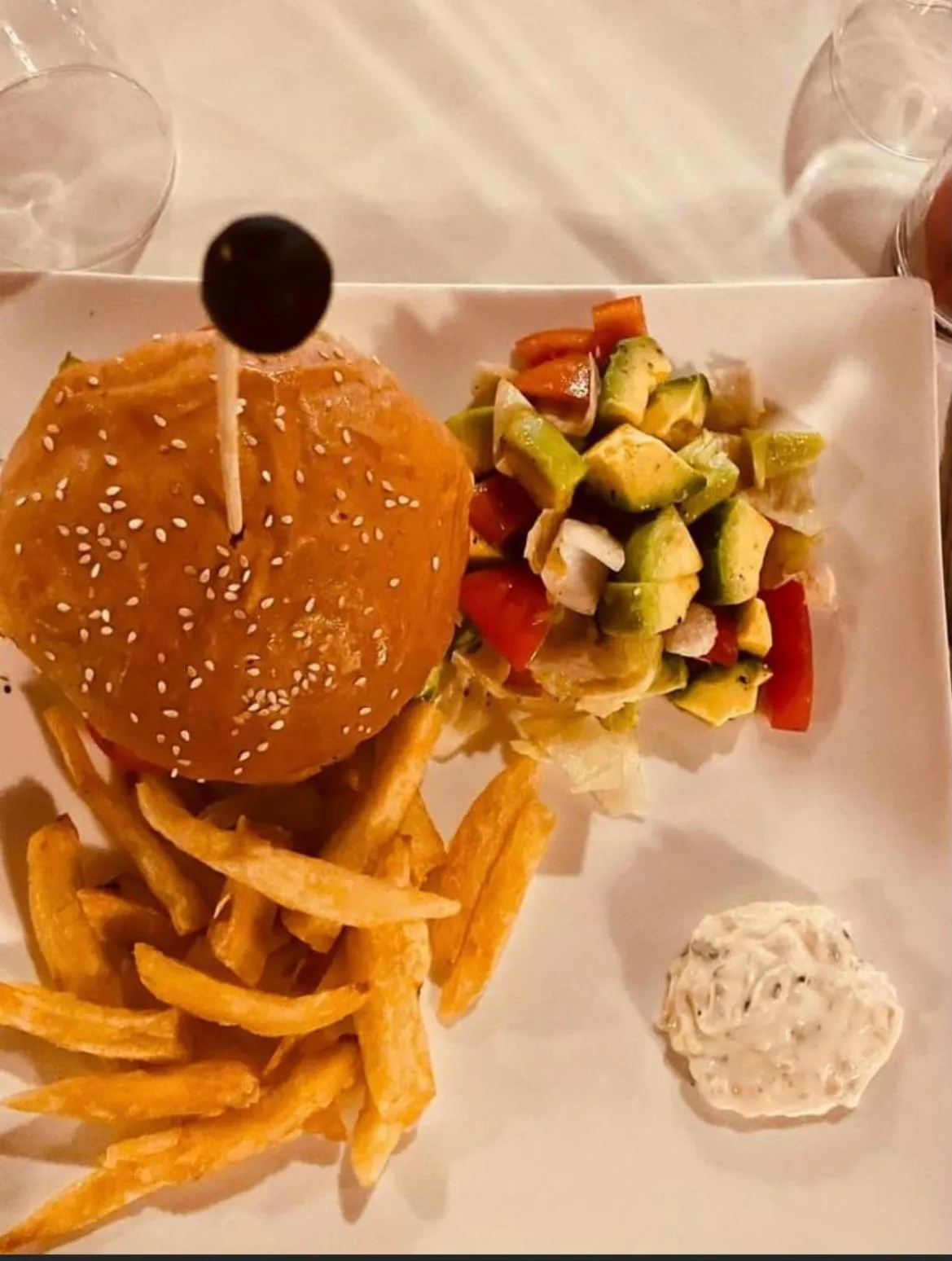 Food and drinks in Samaki Lodge & Spa